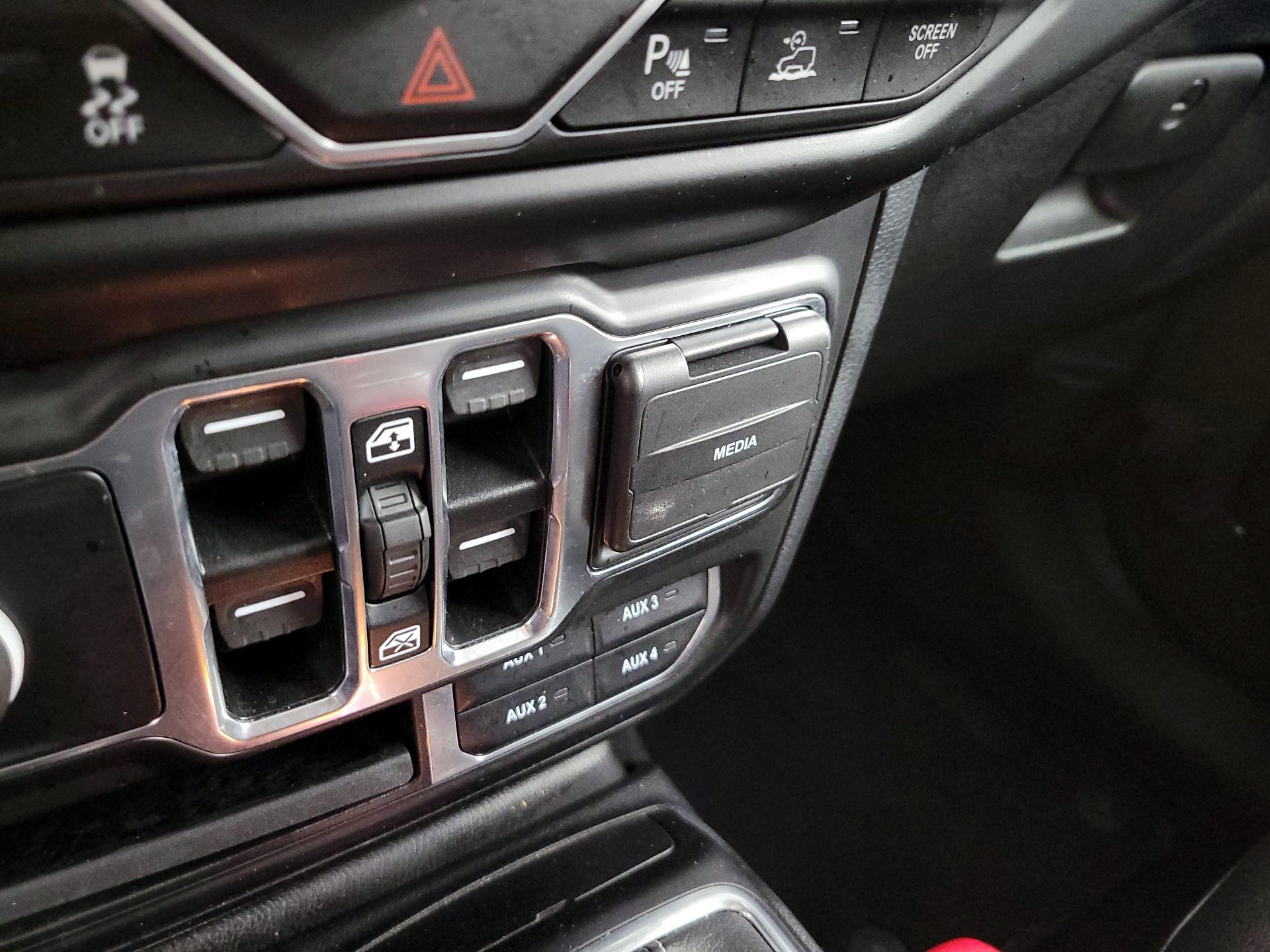 Thumbnail: 2022 Jeep Wrangler - 19