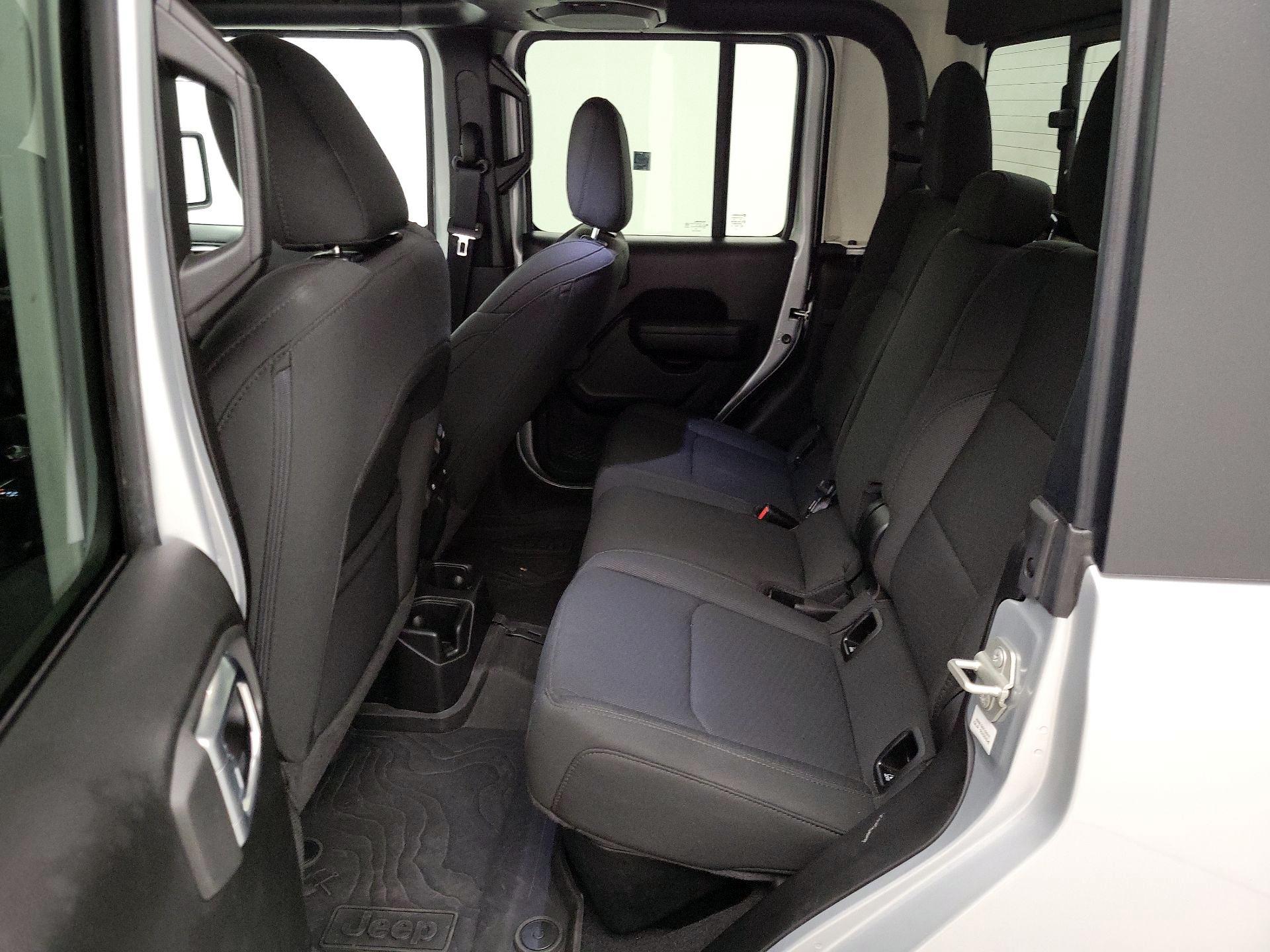 Thumbnail: 2023 Jeep Gladiator - 19