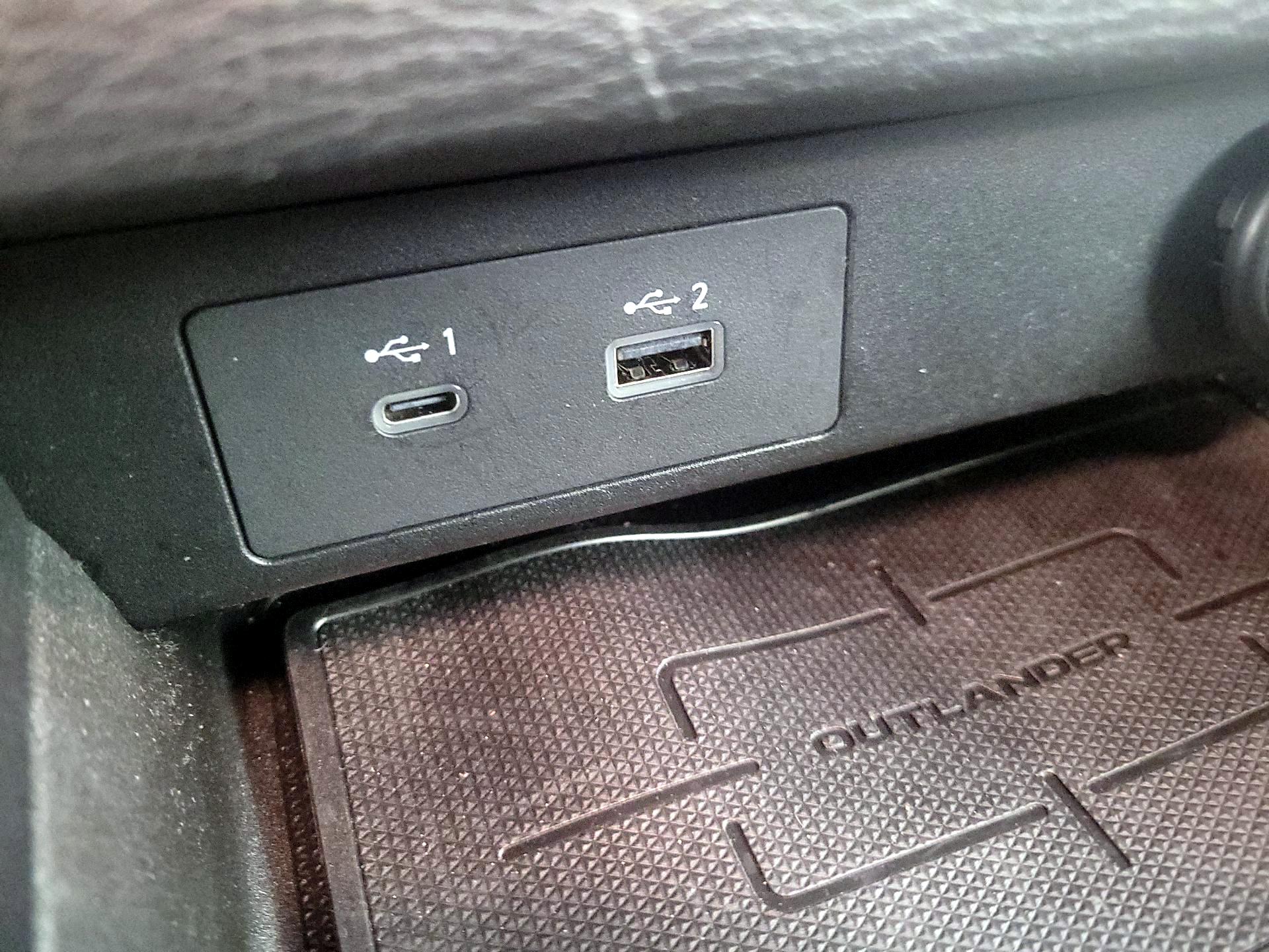 Thumbnail: 2022 Mitsubishi Outlander - 18