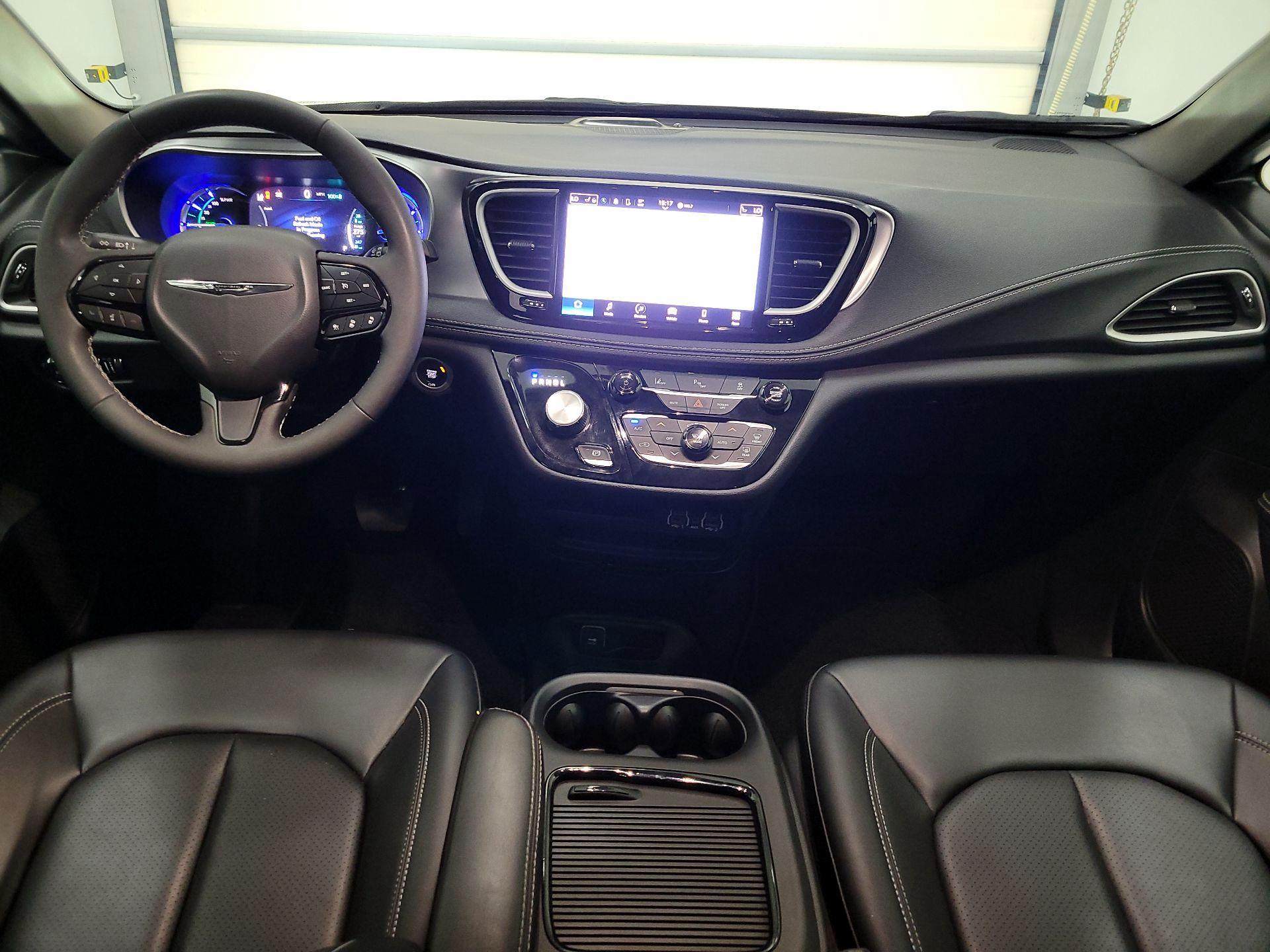 Thumbnail: 2023 Chrysler Pacifica - 9