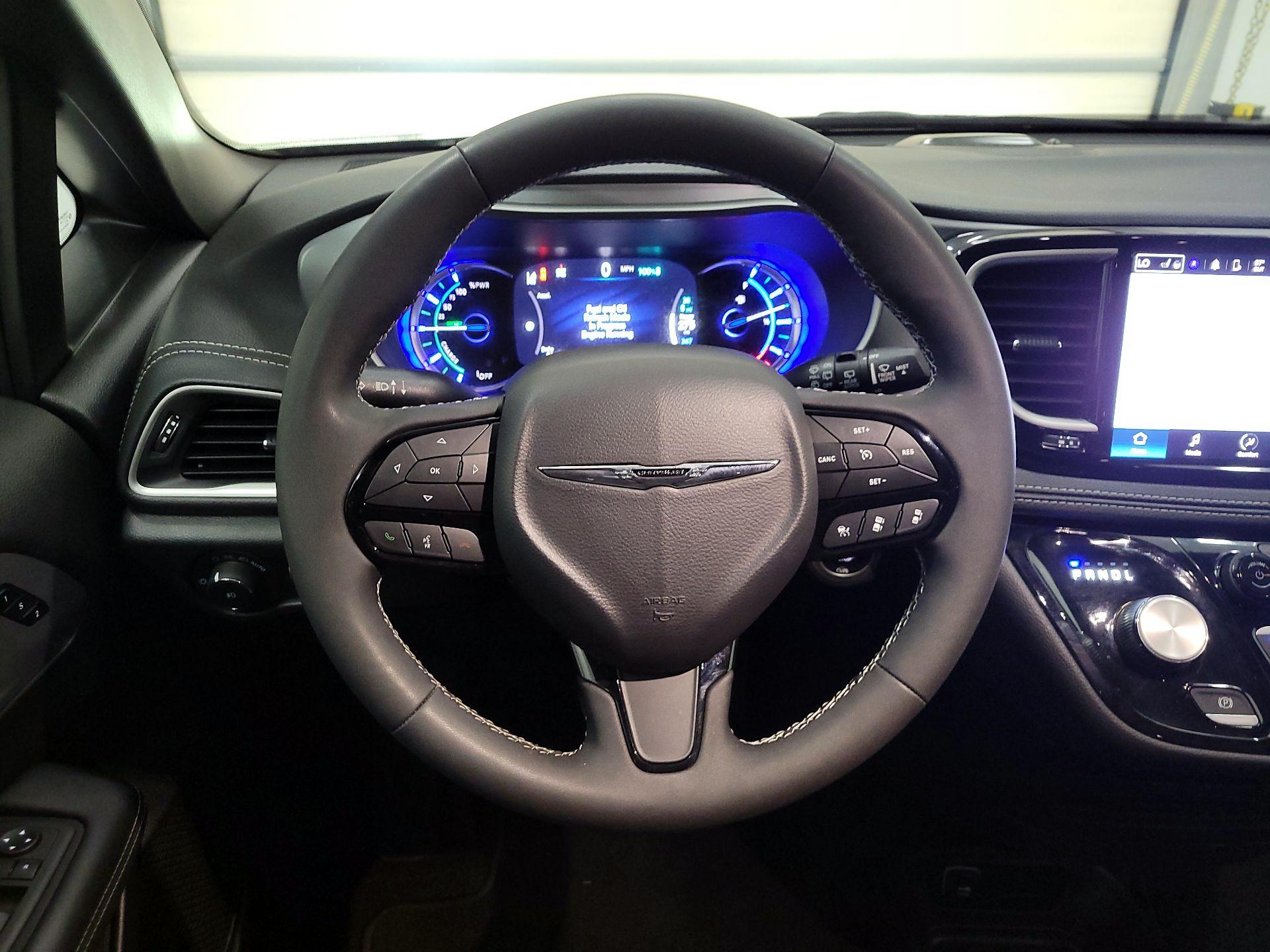 Thumbnail: 2023 Chrysler Pacifica - 10