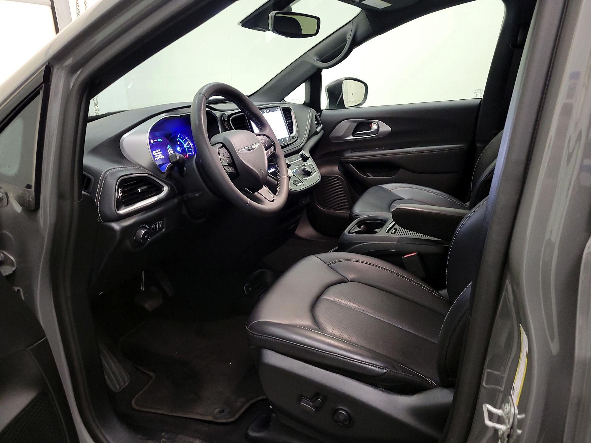 Thumbnail: 2023 Chrysler Pacifica - 11