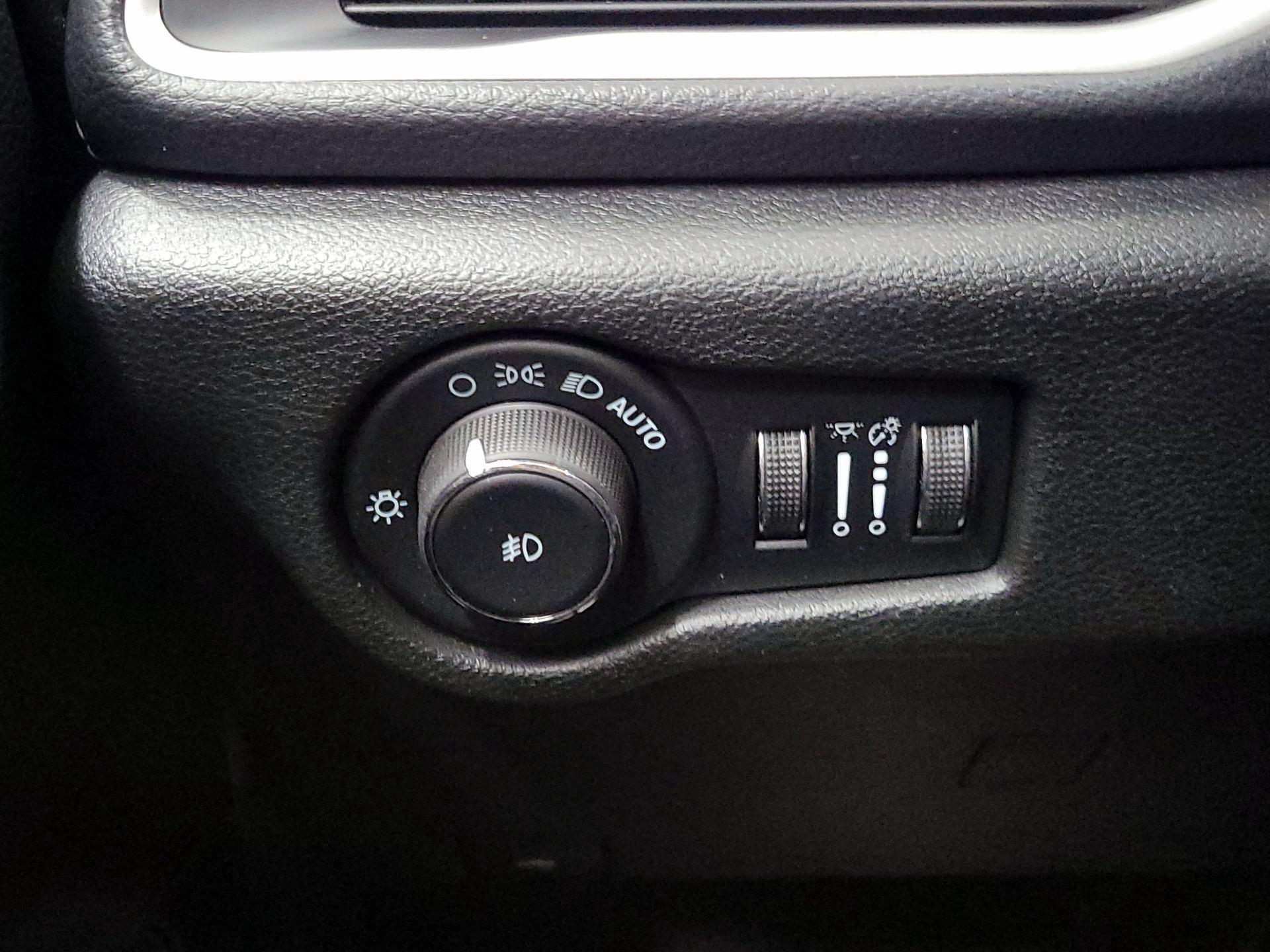 Thumbnail: 2023 Chrysler Pacifica - 13