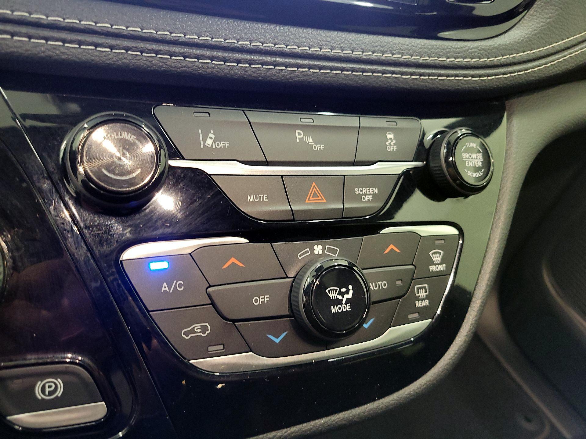 Thumbnail: 2023 Chrysler Pacifica - 16