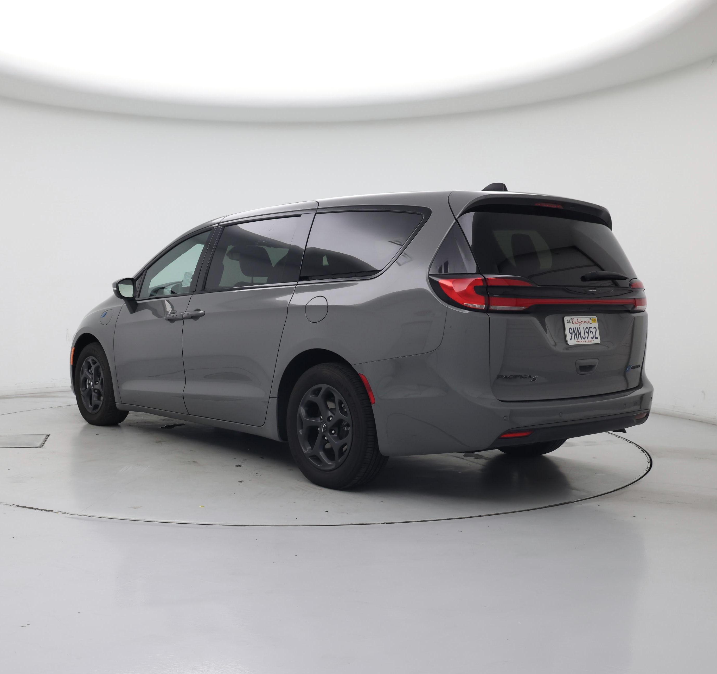 Thumbnail: 2023 Chrysler Pacifica - 2