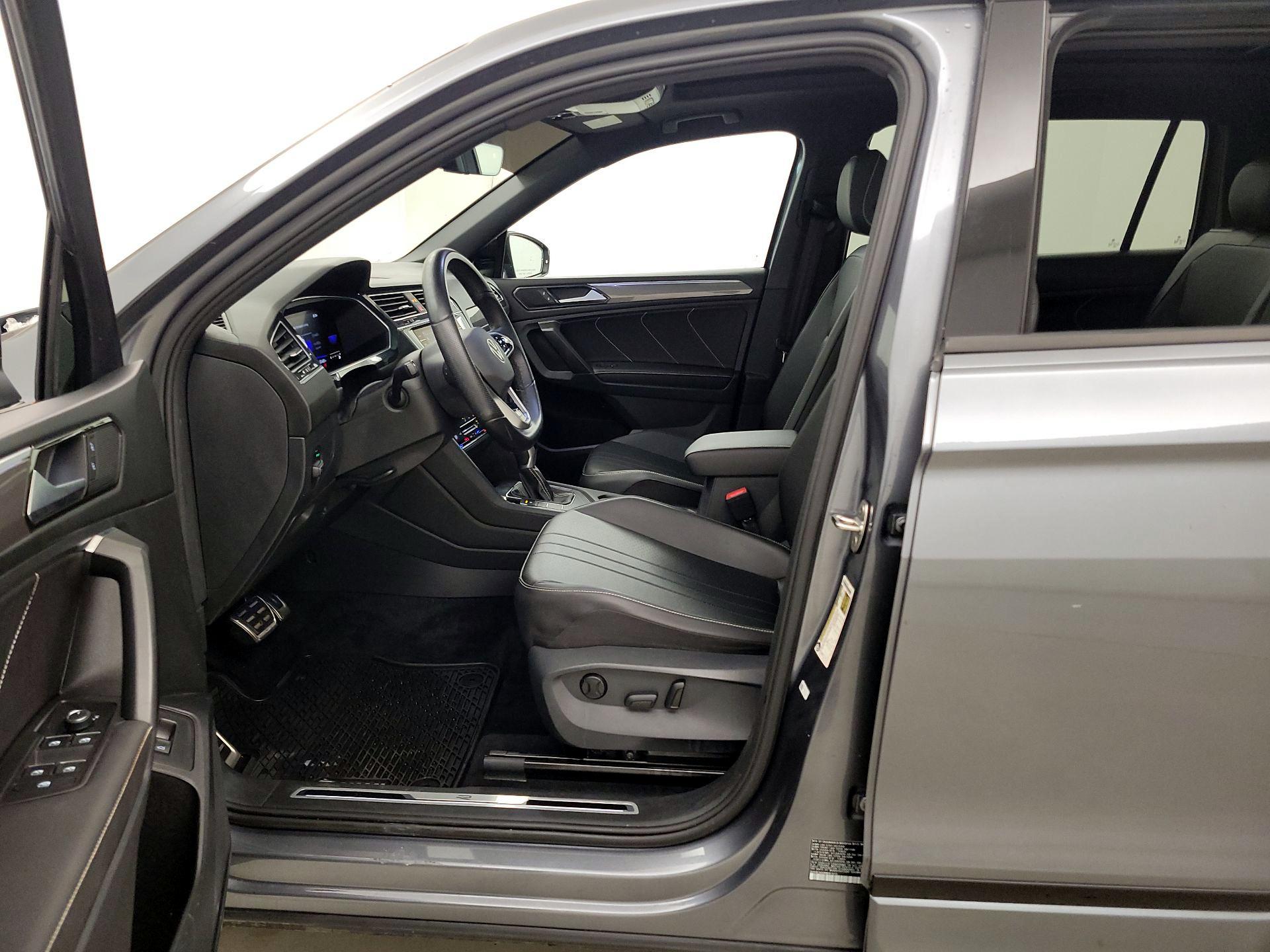 Thumbnail: 2022 Volkswagen Tiguan - 11