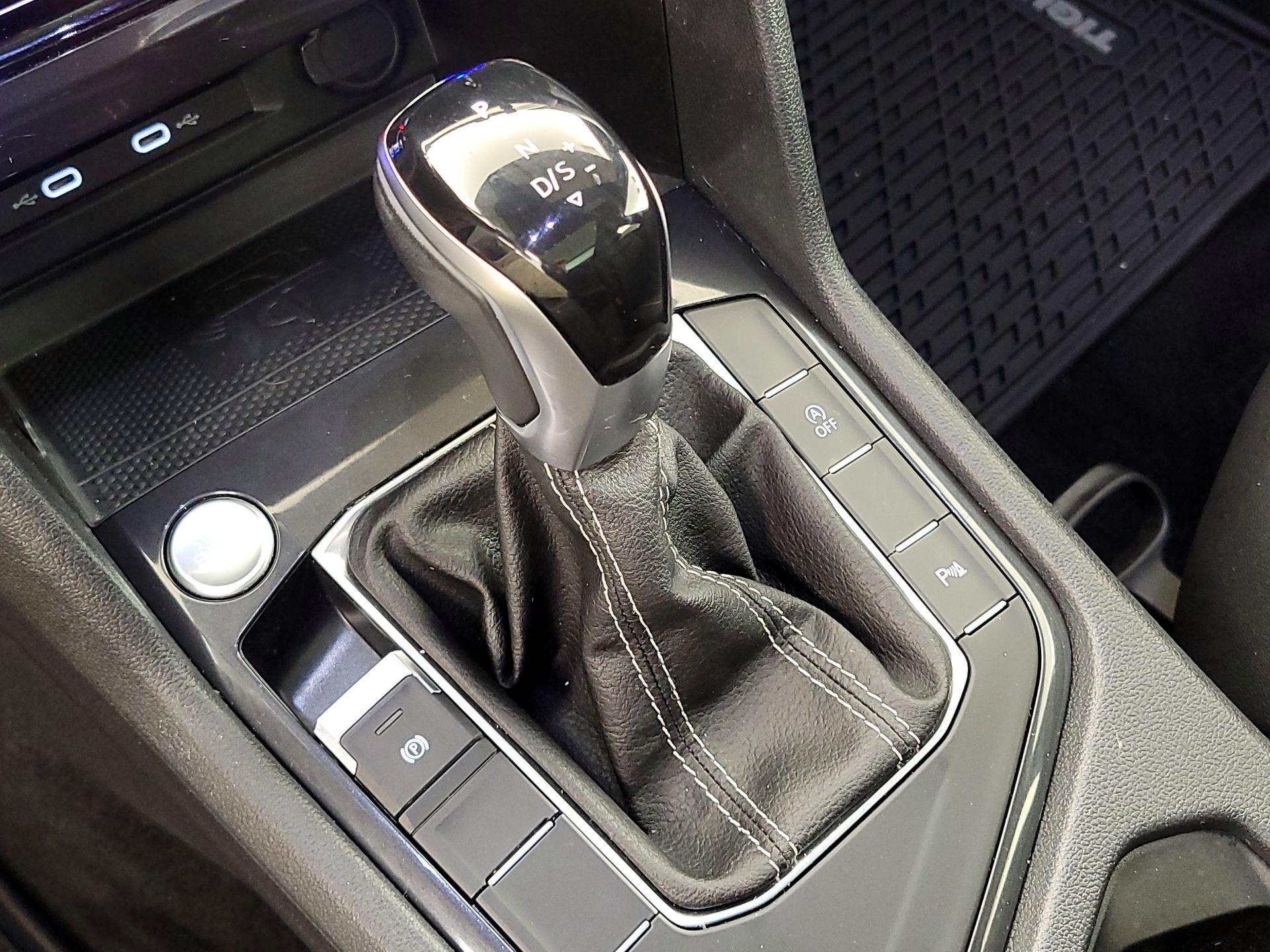 Thumbnail: 2022 Volkswagen Tiguan - 17