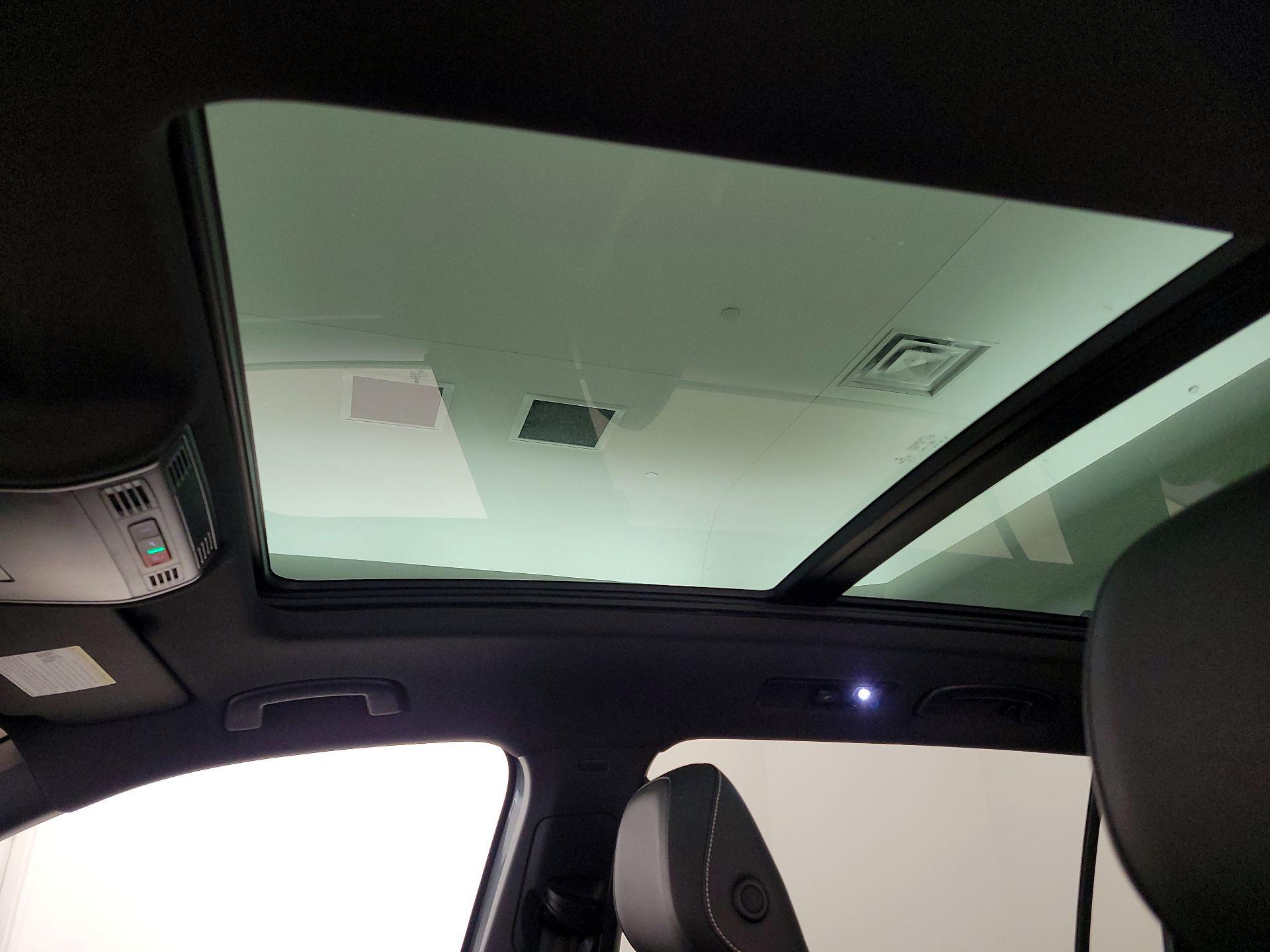 Thumbnail: 2022 Volkswagen Tiguan - 19