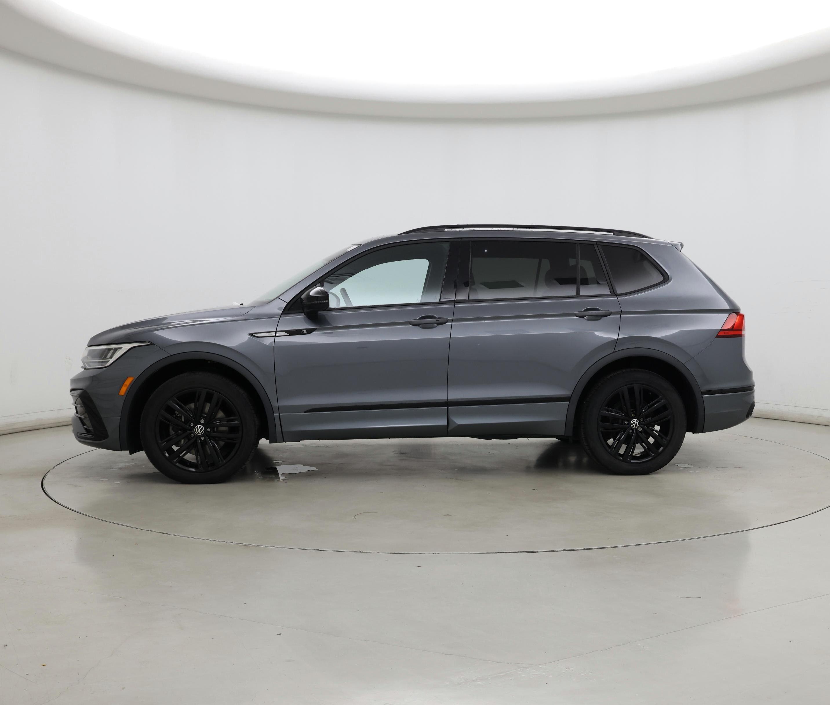 Thumbnail: 2022 Volkswagen Tiguan - 3