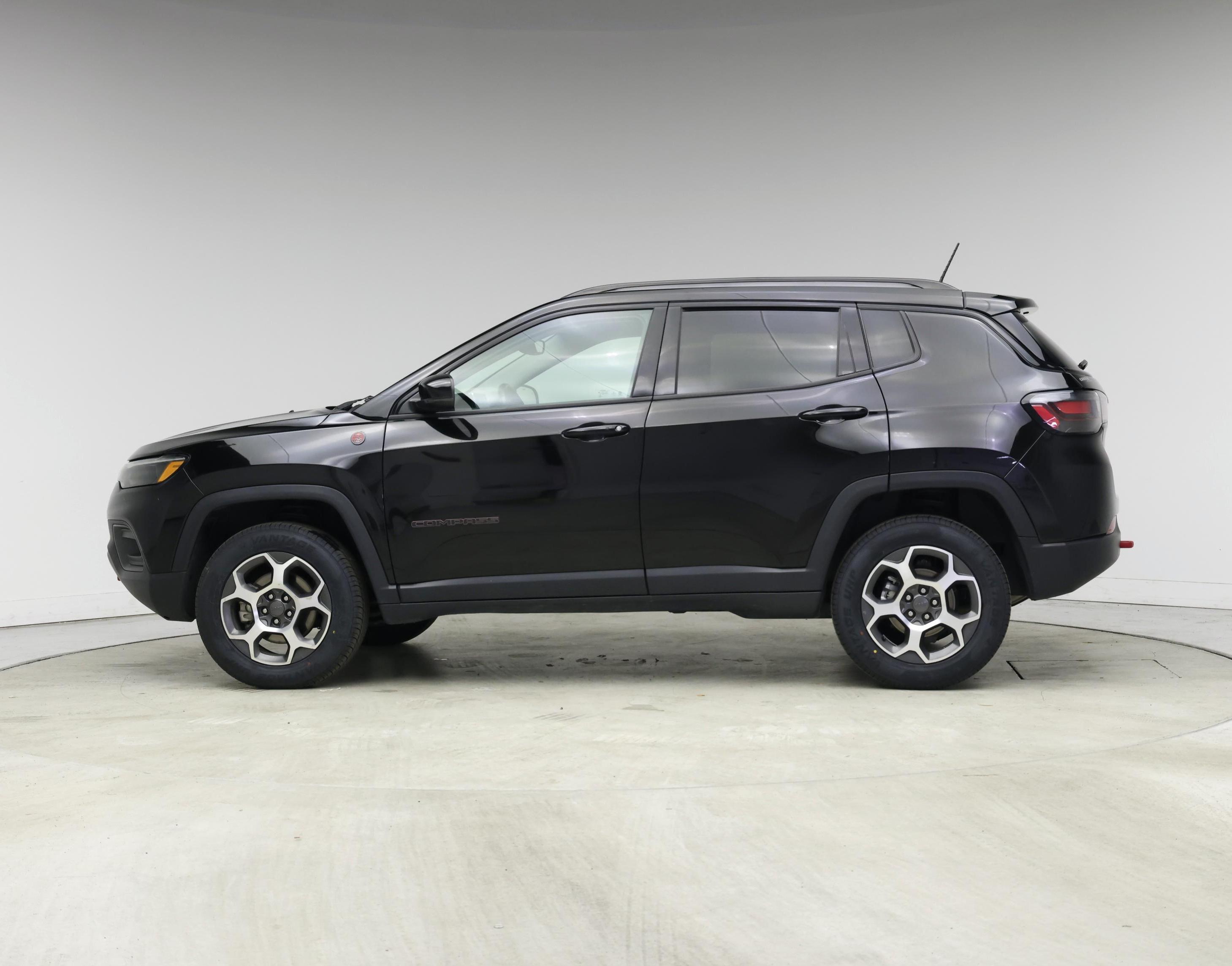 Thumbnail: 2022 Jeep Compass - 3