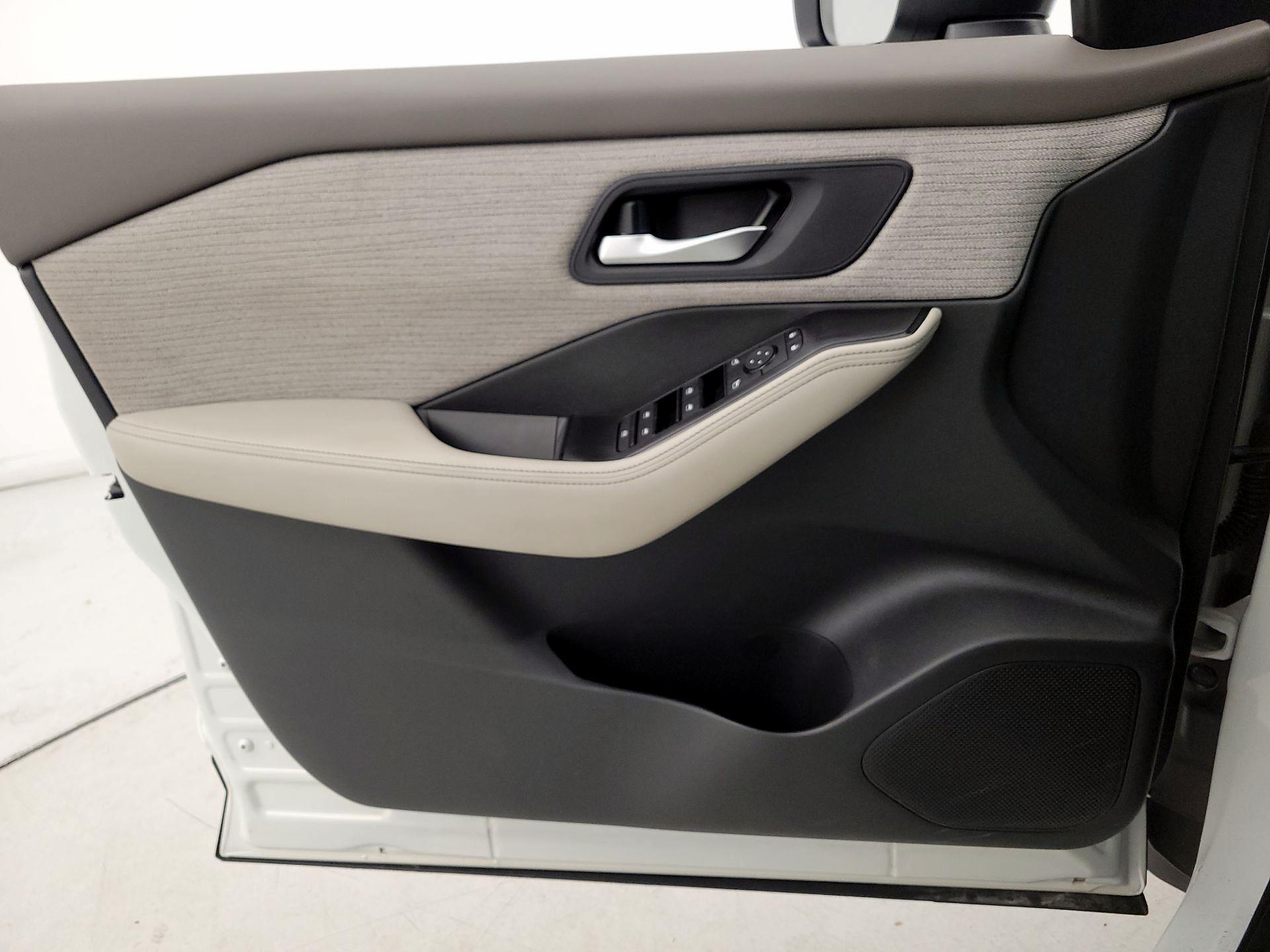 Thumbnail: 2023 Nissan Rogue - 12