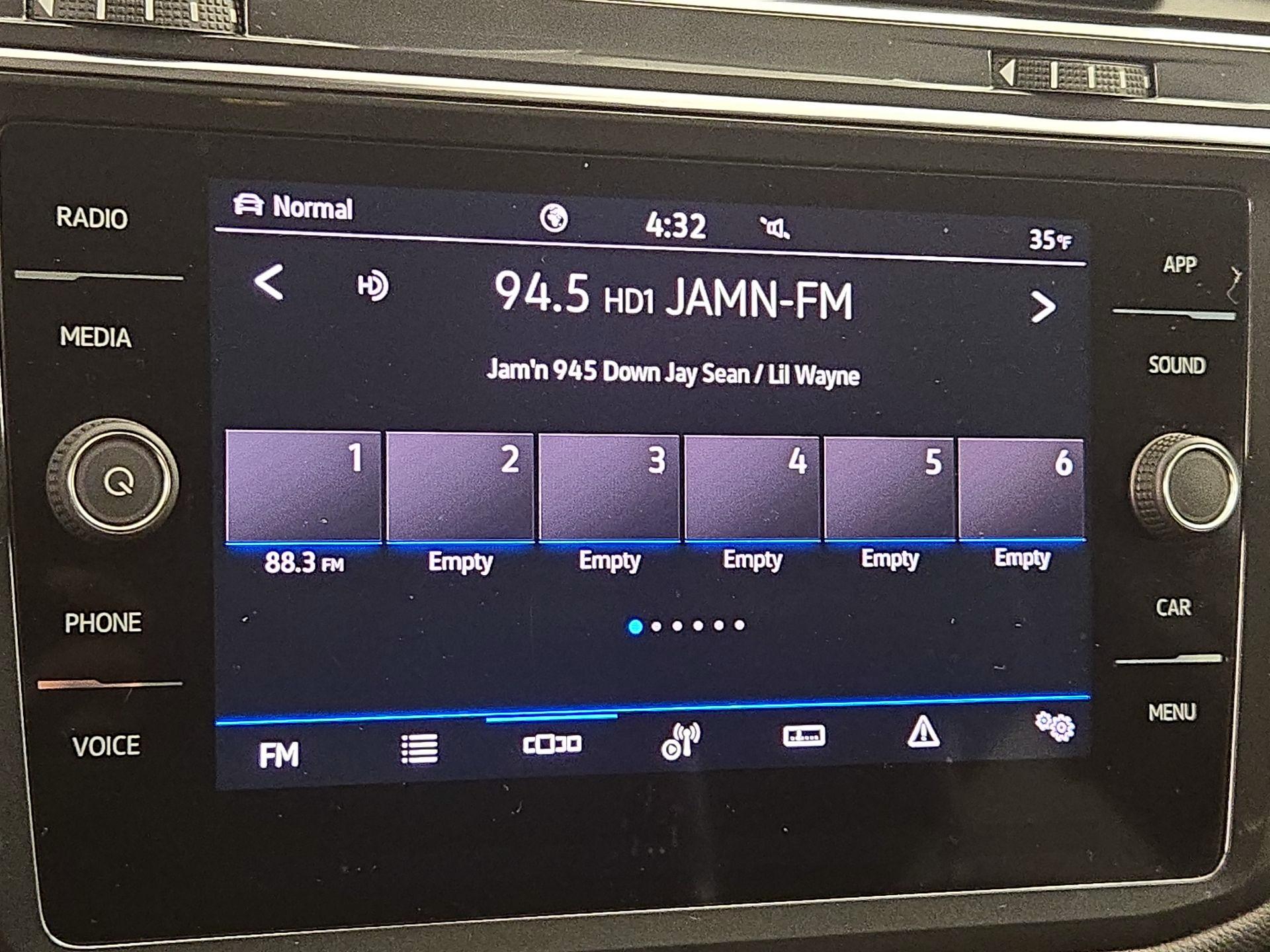 Thumbnail: 2022 Volkswagen Tiguan - 15