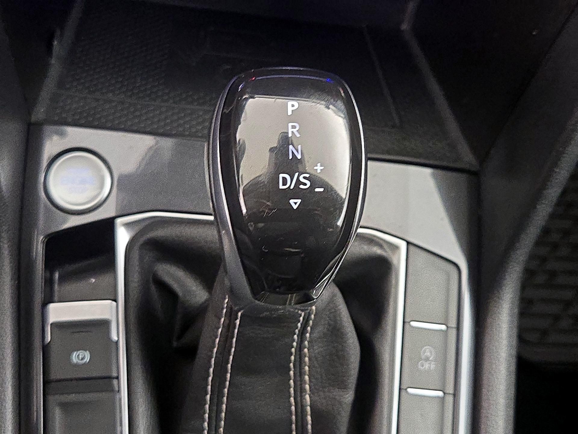 Thumbnail: 2022 Volkswagen Tiguan - 17