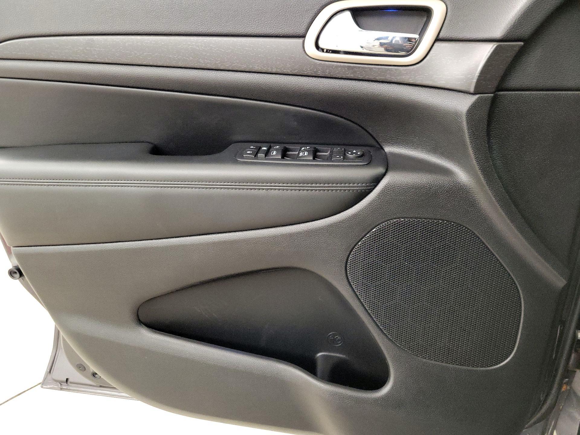 Thumbnail: 2017 Jeep Grand Cherokee - 12