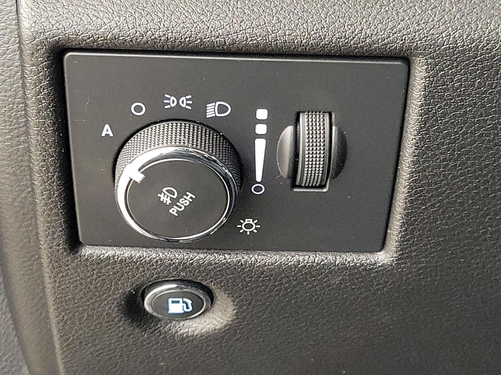 Thumbnail: 2017 Jeep Grand Cherokee - 13