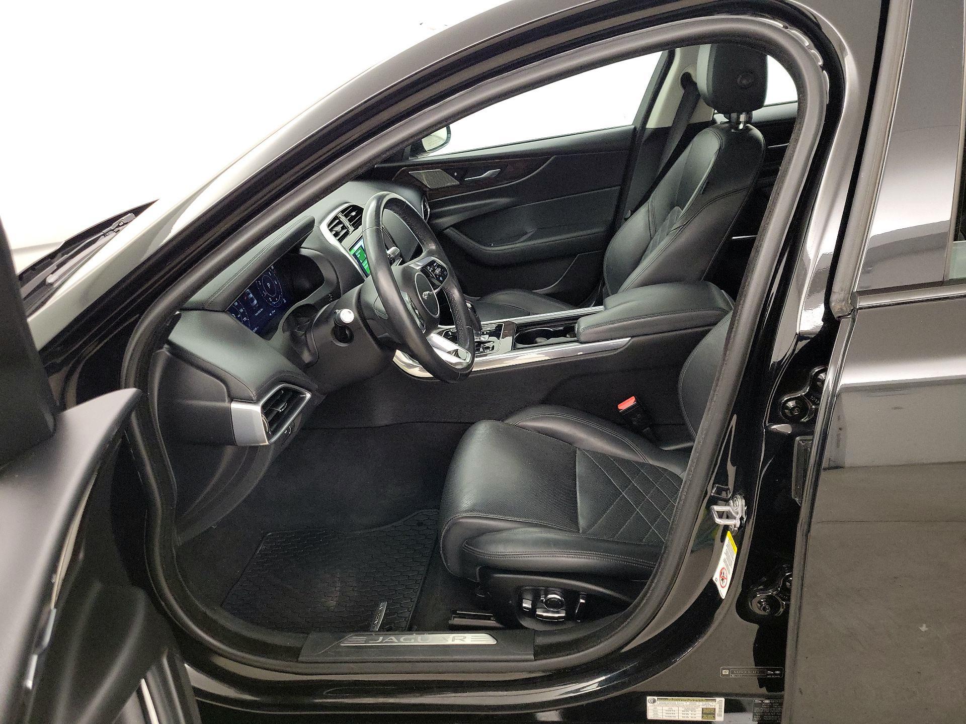 Thumbnail: 2020 Jaguar XE - 11