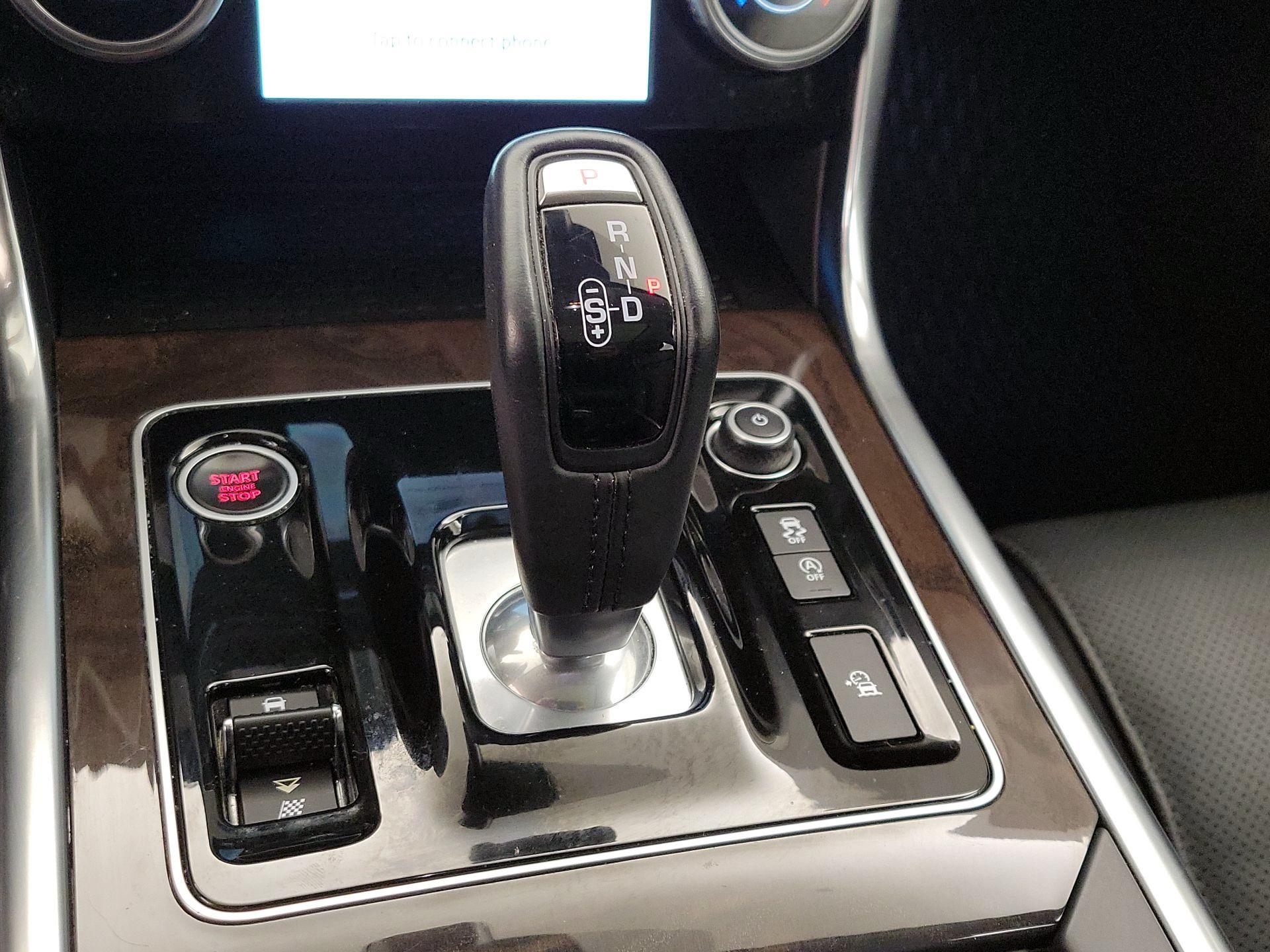 Thumbnail: 2020 Jaguar XE - 18