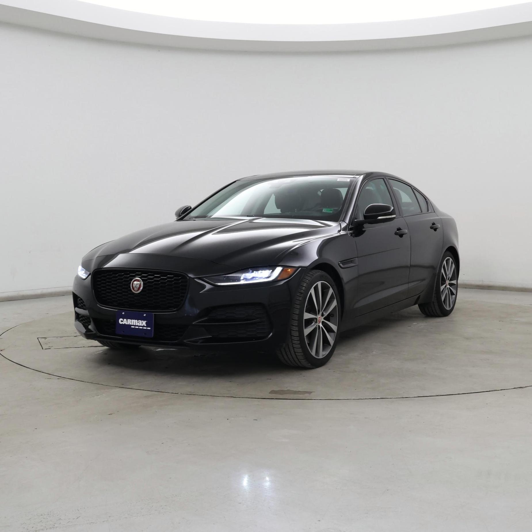 Thumbnail: 2020 Jaguar XE - 4