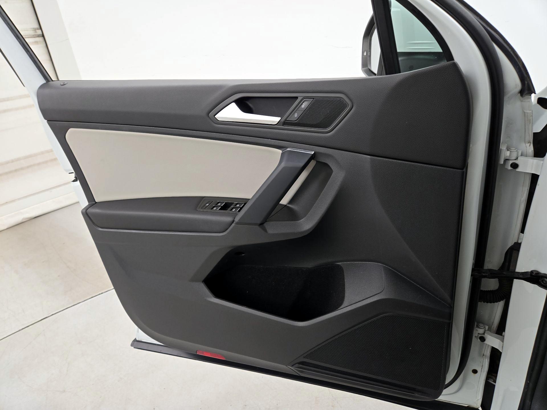 Thumbnail: 2019 Volkswagen Tiguan - 12