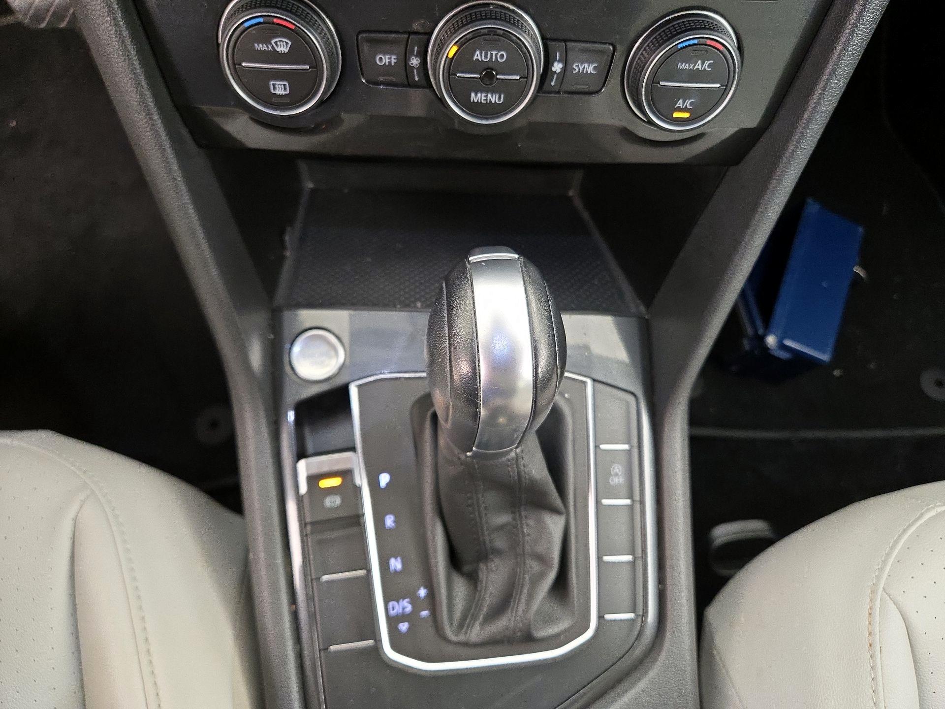 Thumbnail: 2019 Volkswagen Tiguan - 17