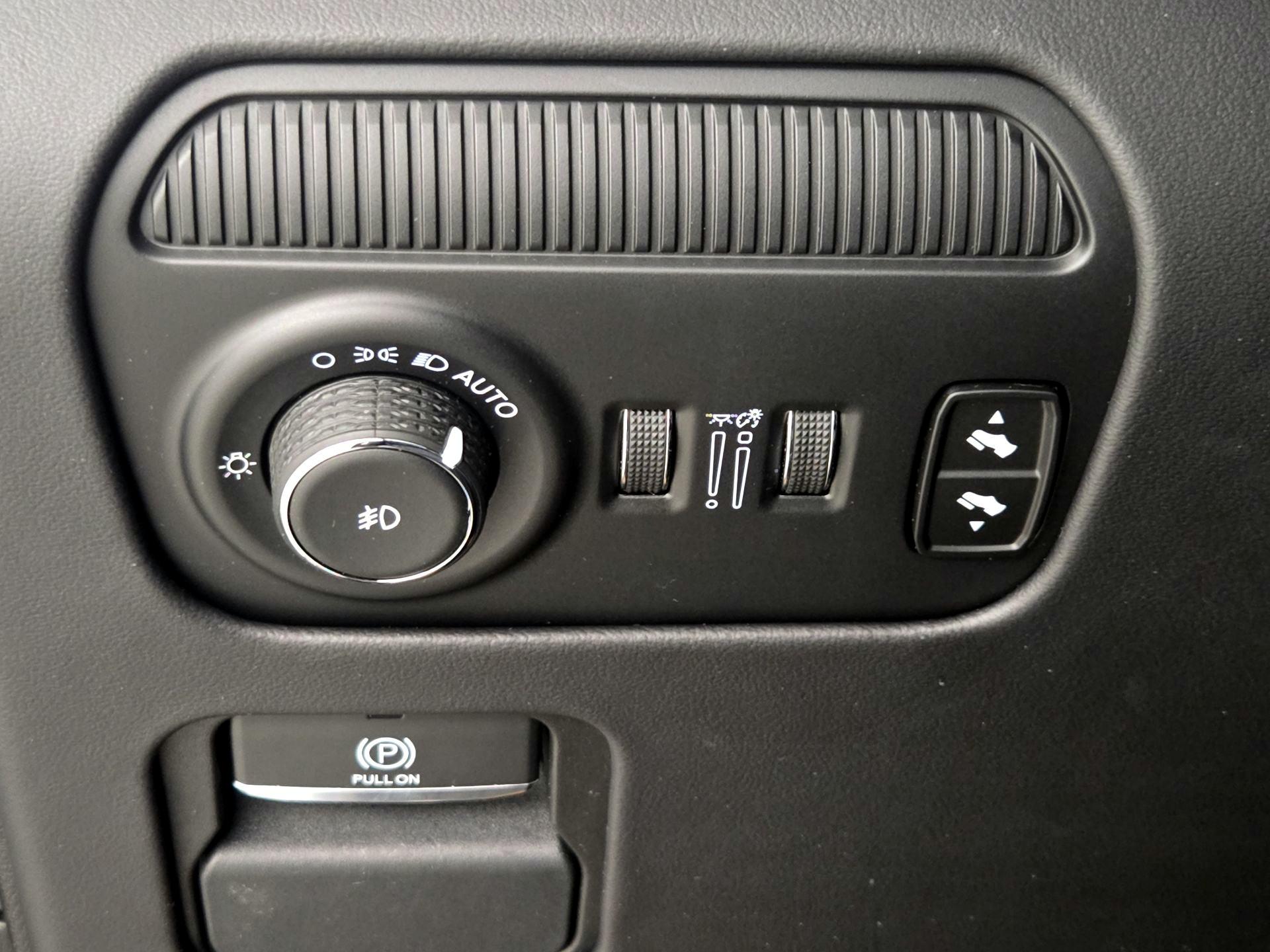 Thumbnail: 2024 Jeep Grand Wagoneer L - 13