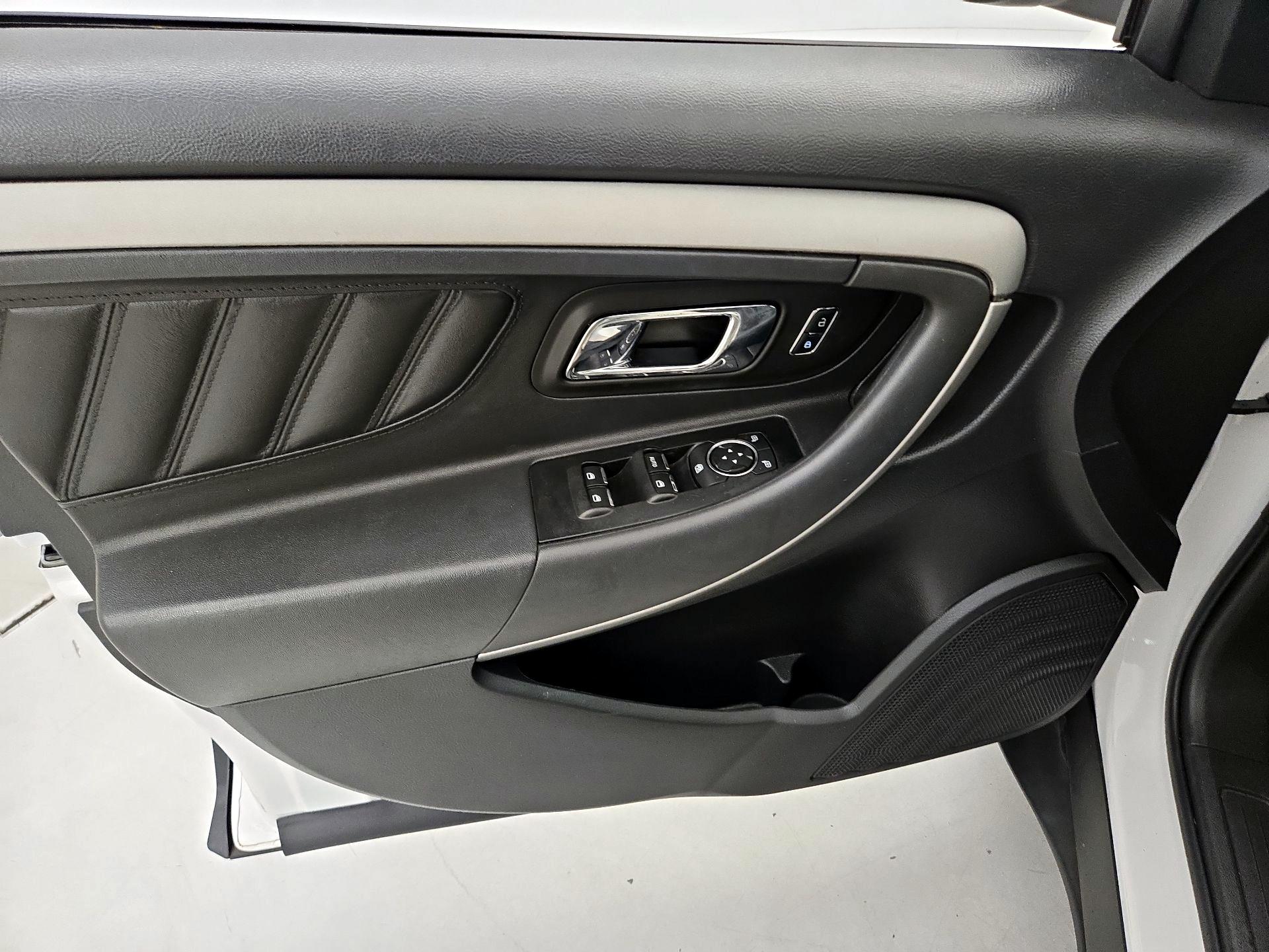 Thumbnail: 2014 Ford Taurus - 12