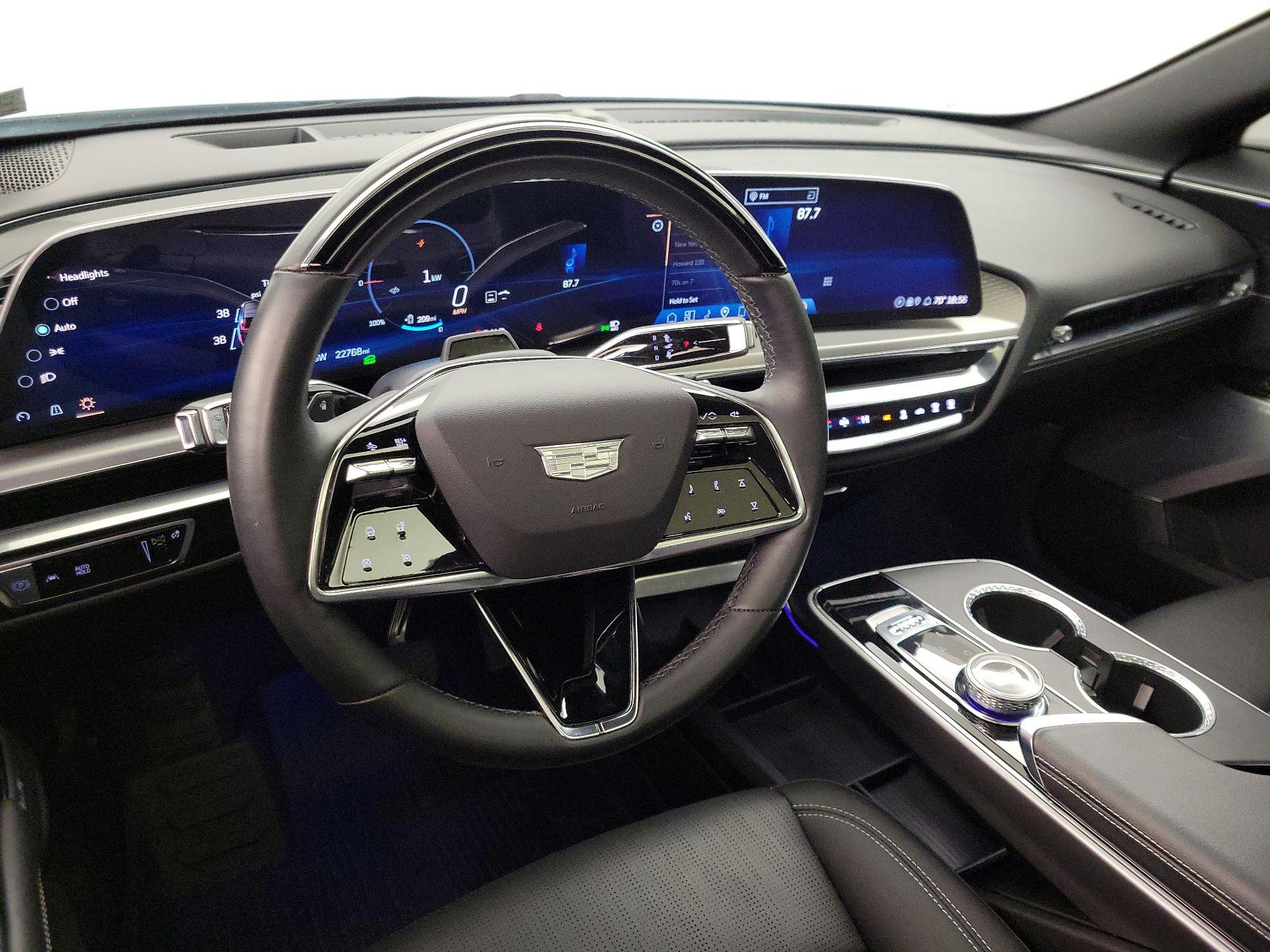 Thumbnail: 2024 Cadillac Lyriq - 9