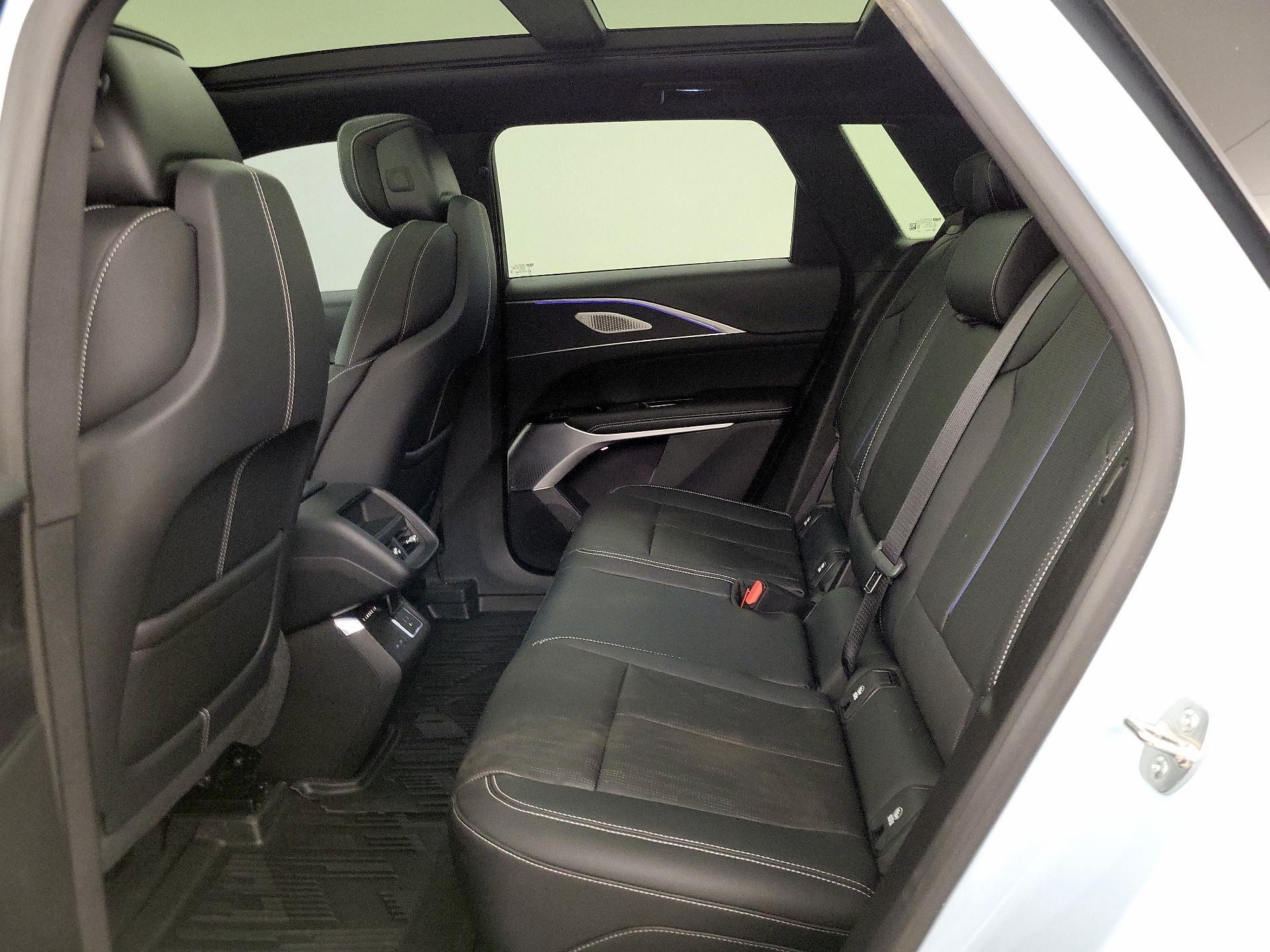 Thumbnail: 2024 Cadillac Lyriq - 20