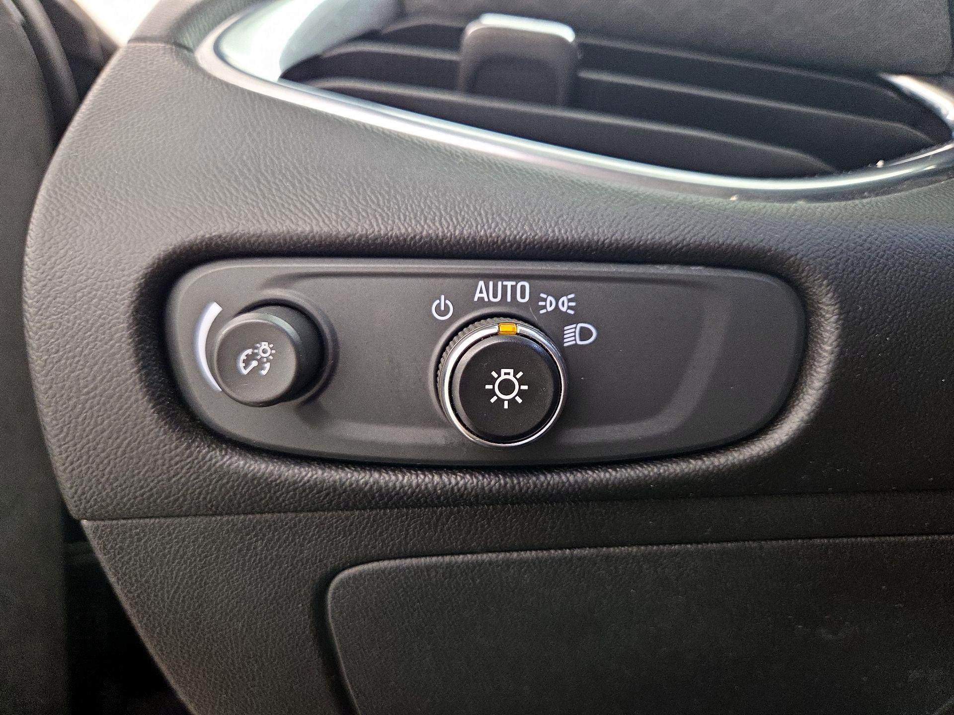 Thumbnail: 2020 Chevrolet Malibu - 13