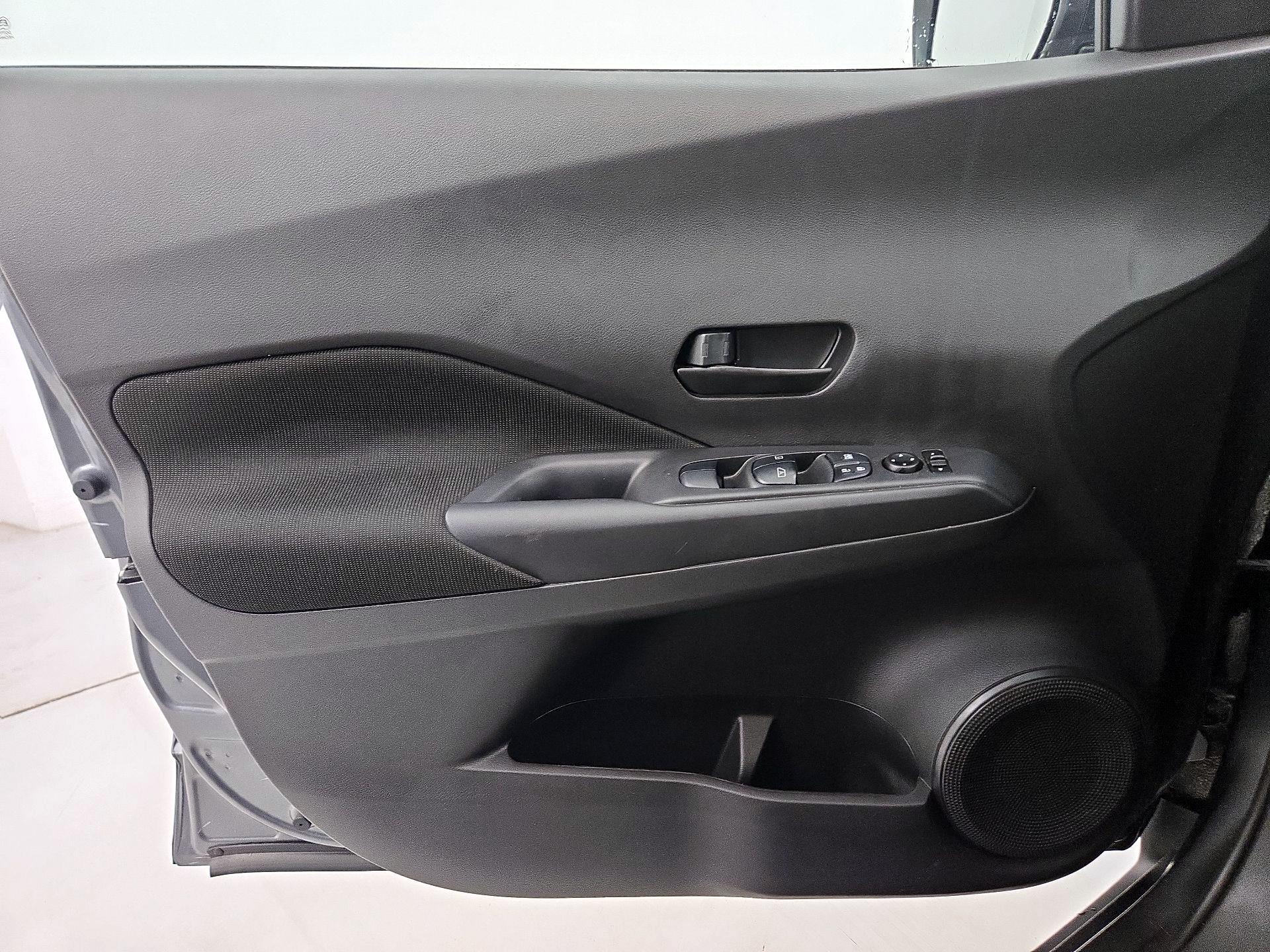 Thumbnail: 2023 Nissan Kicks - 12