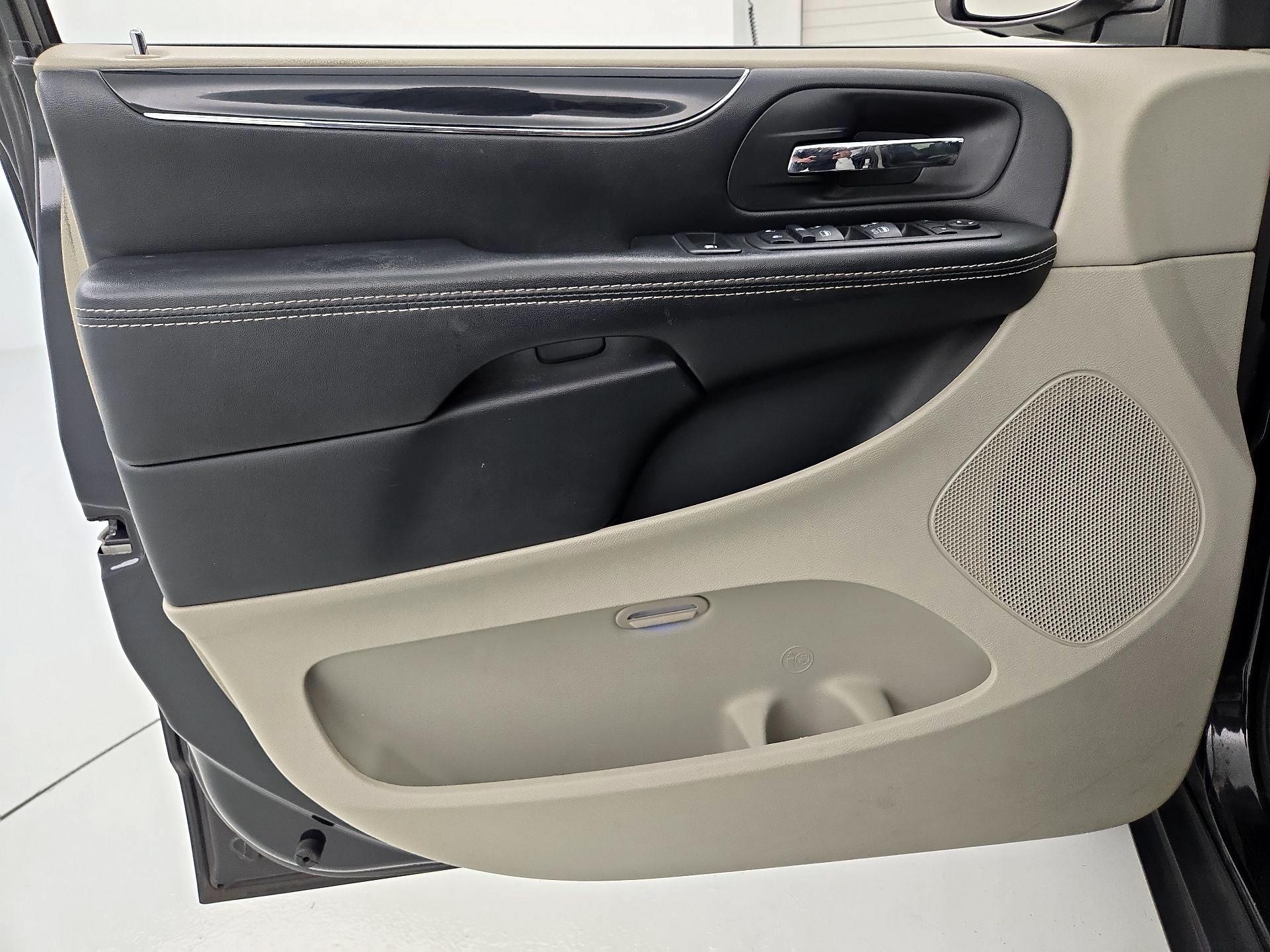 Thumbnail: 2019 Dodge Grand Caravan - 12