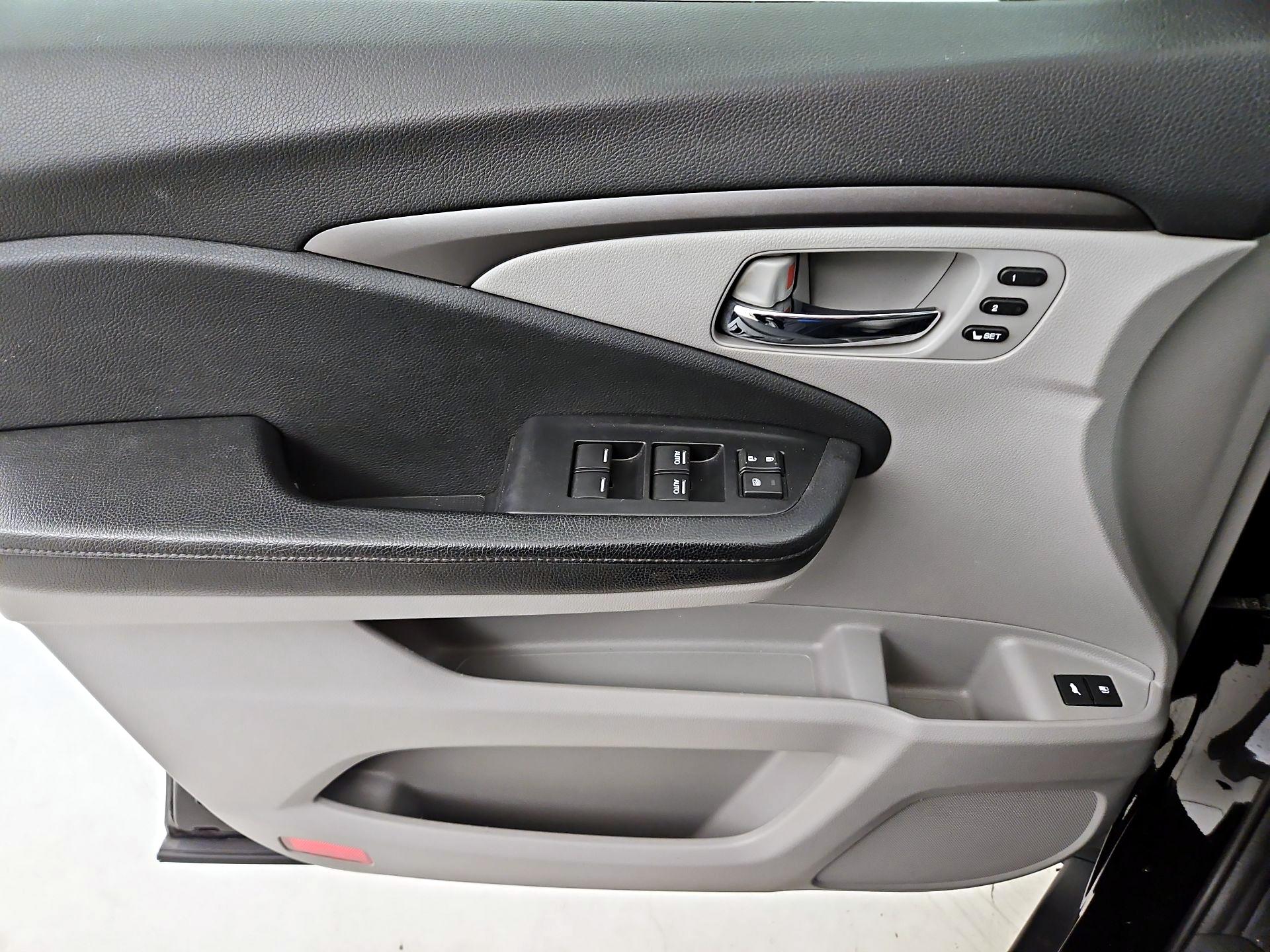 Thumbnail: 2019 Honda Pilot - 12