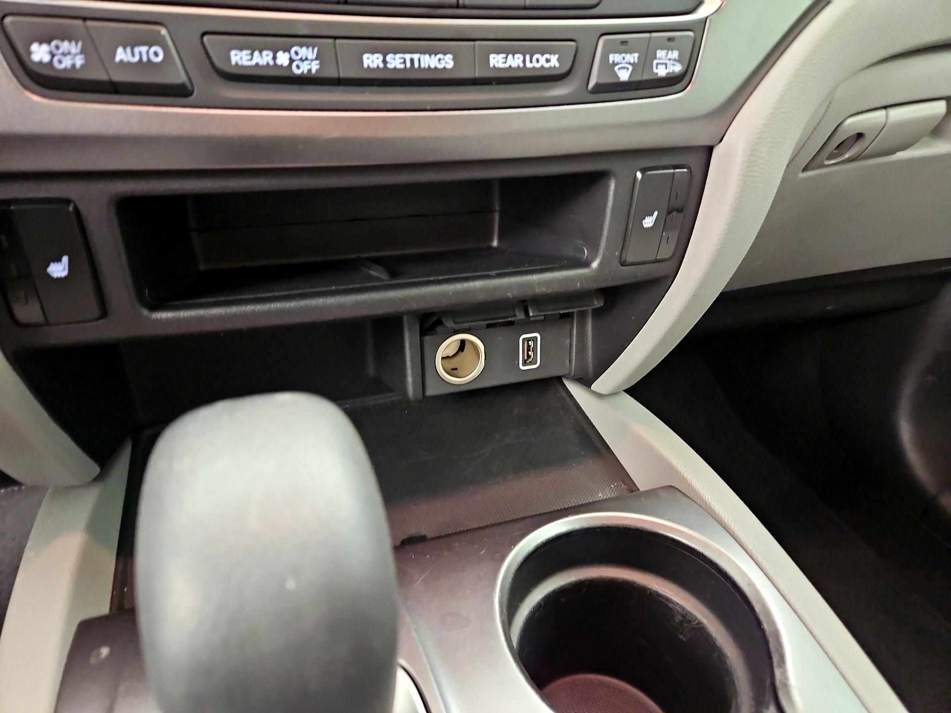 Thumbnail: 2019 Honda Pilot - 18