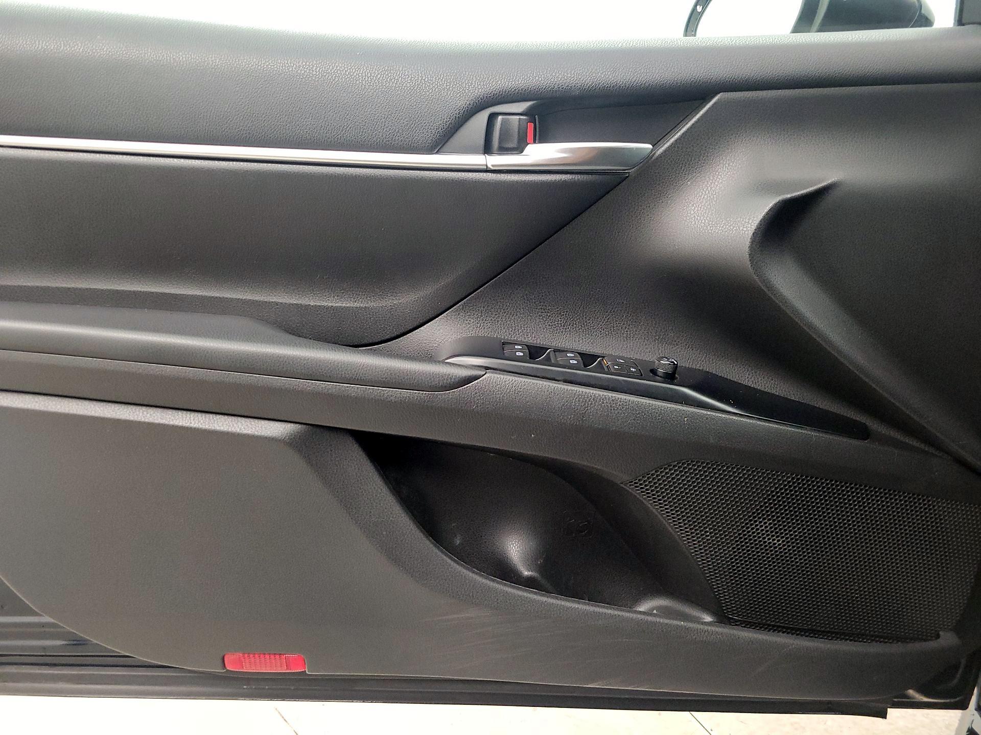 Thumbnail: 2020 Toyota Camry - 12