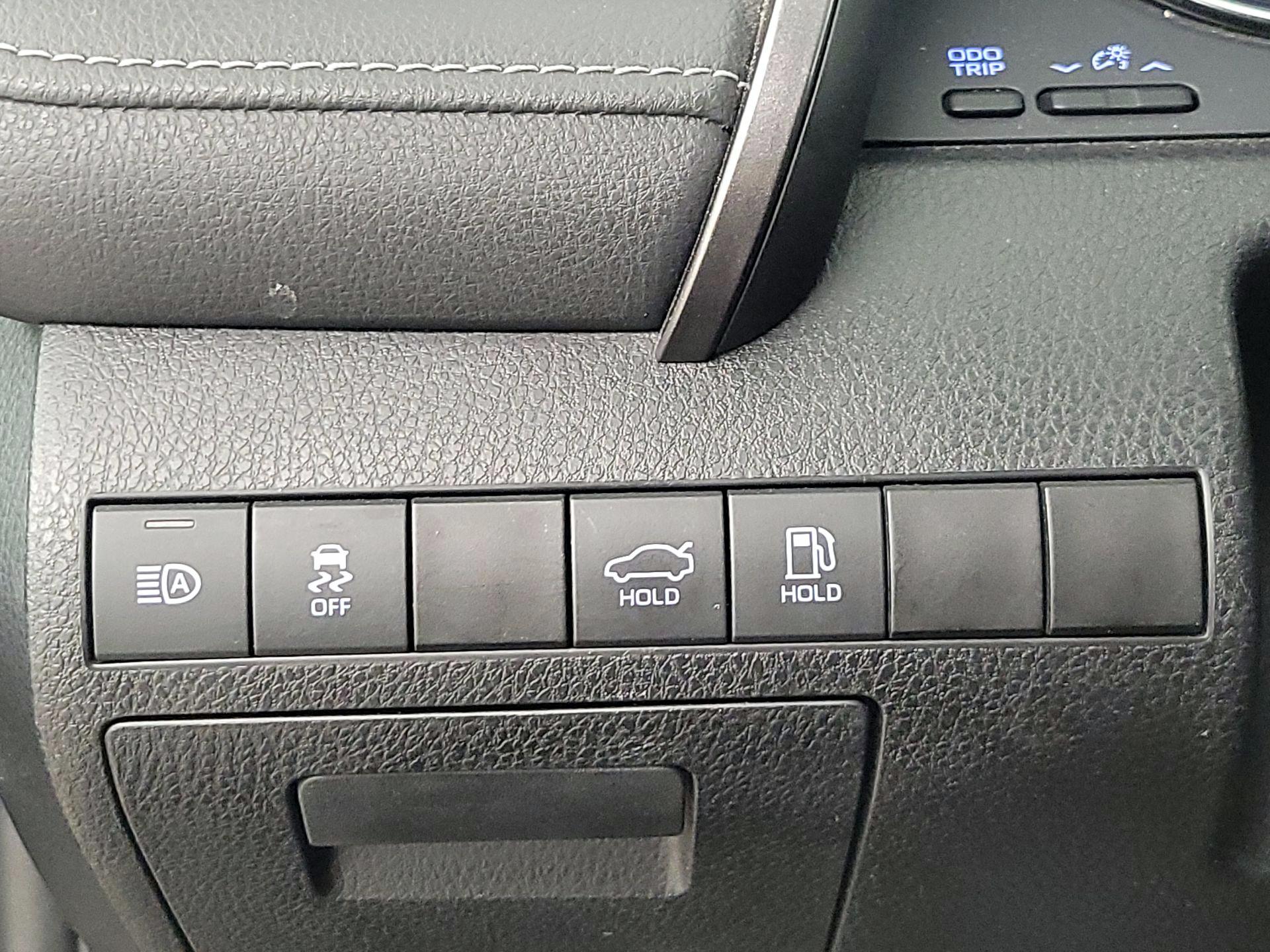 Thumbnail: 2020 Toyota Camry - 13