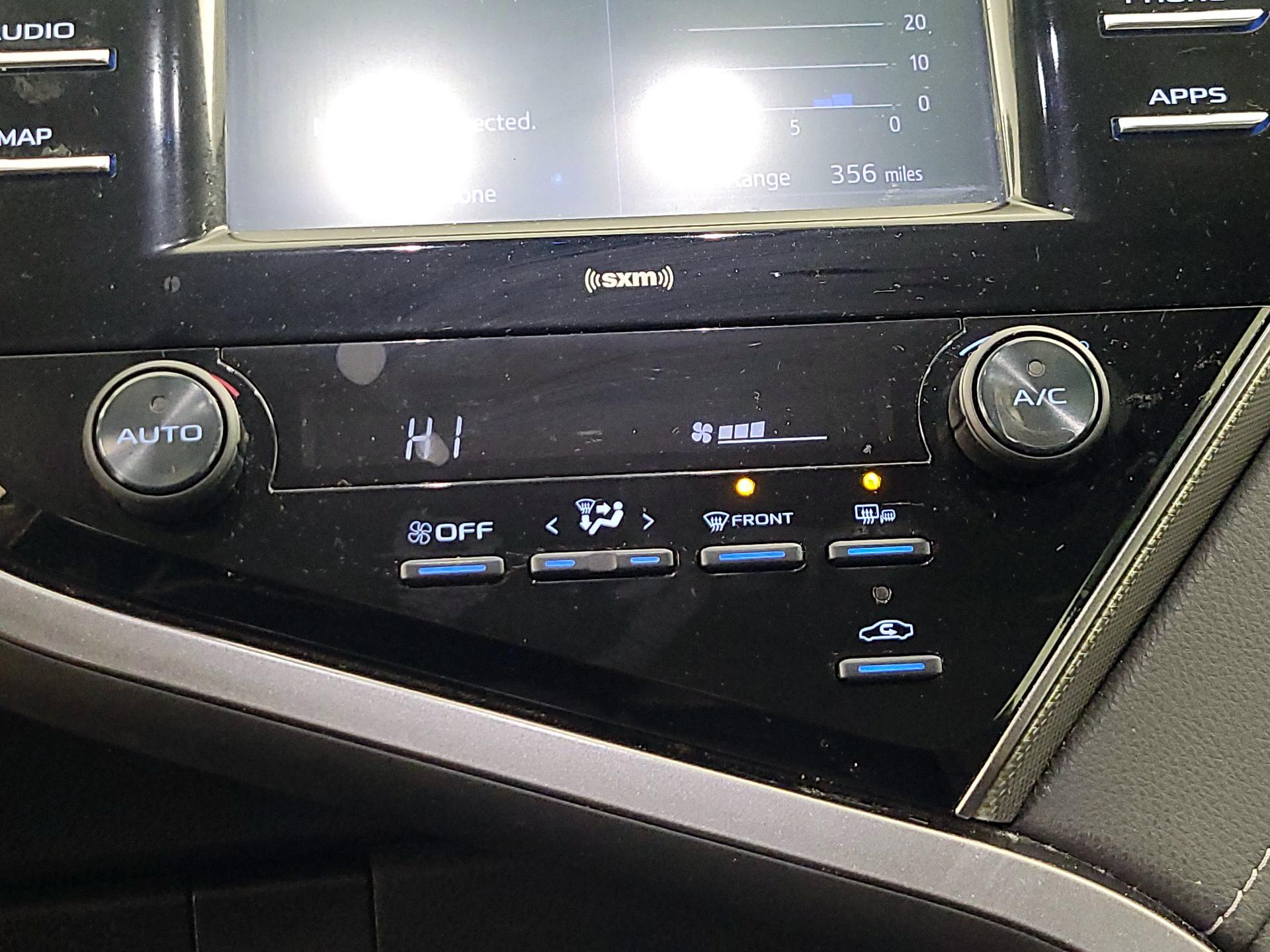 Thumbnail: 2020 Toyota Camry - 16