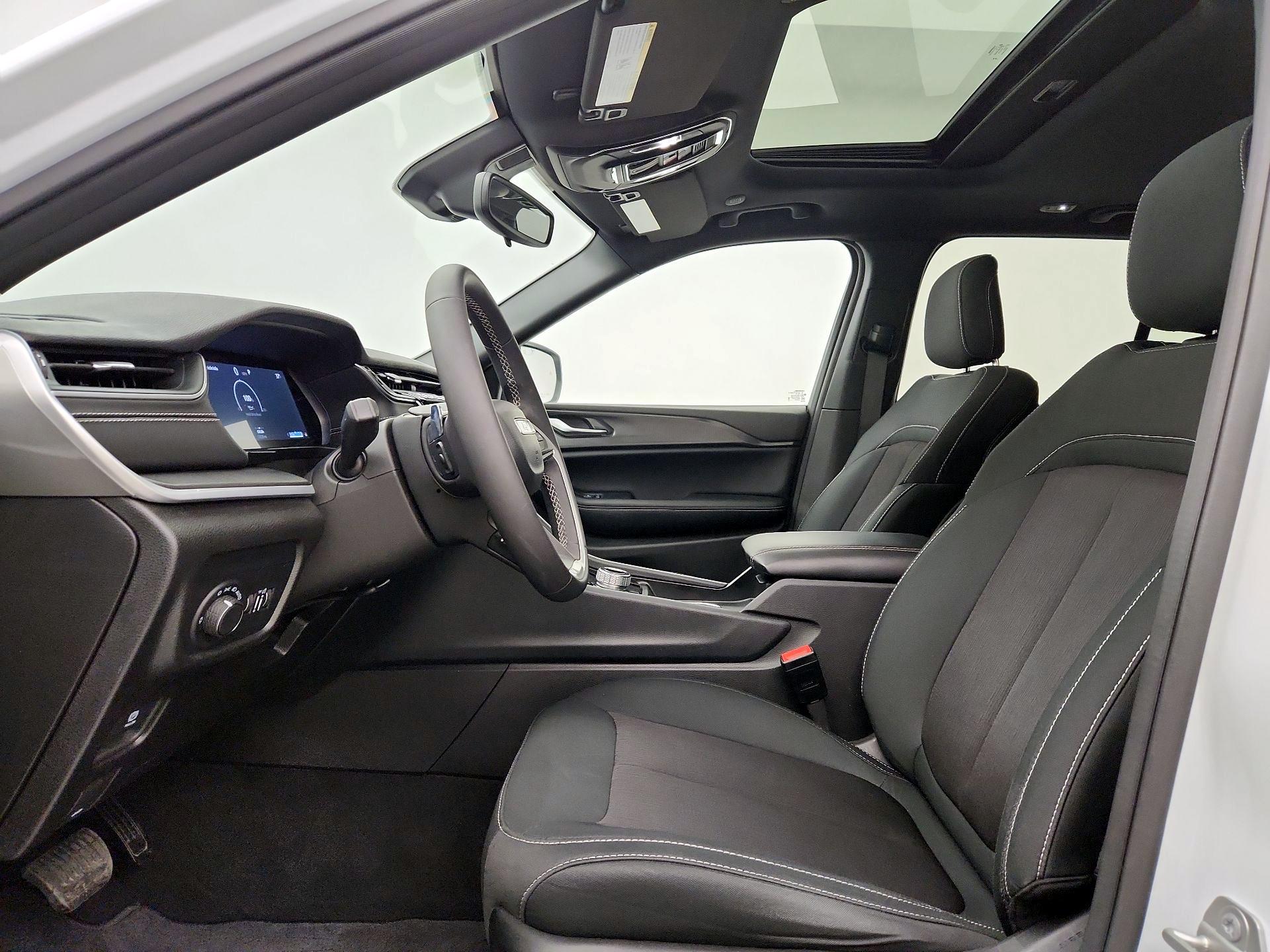 Thumbnail: 2024 Jeep Grand Cherokee - 11