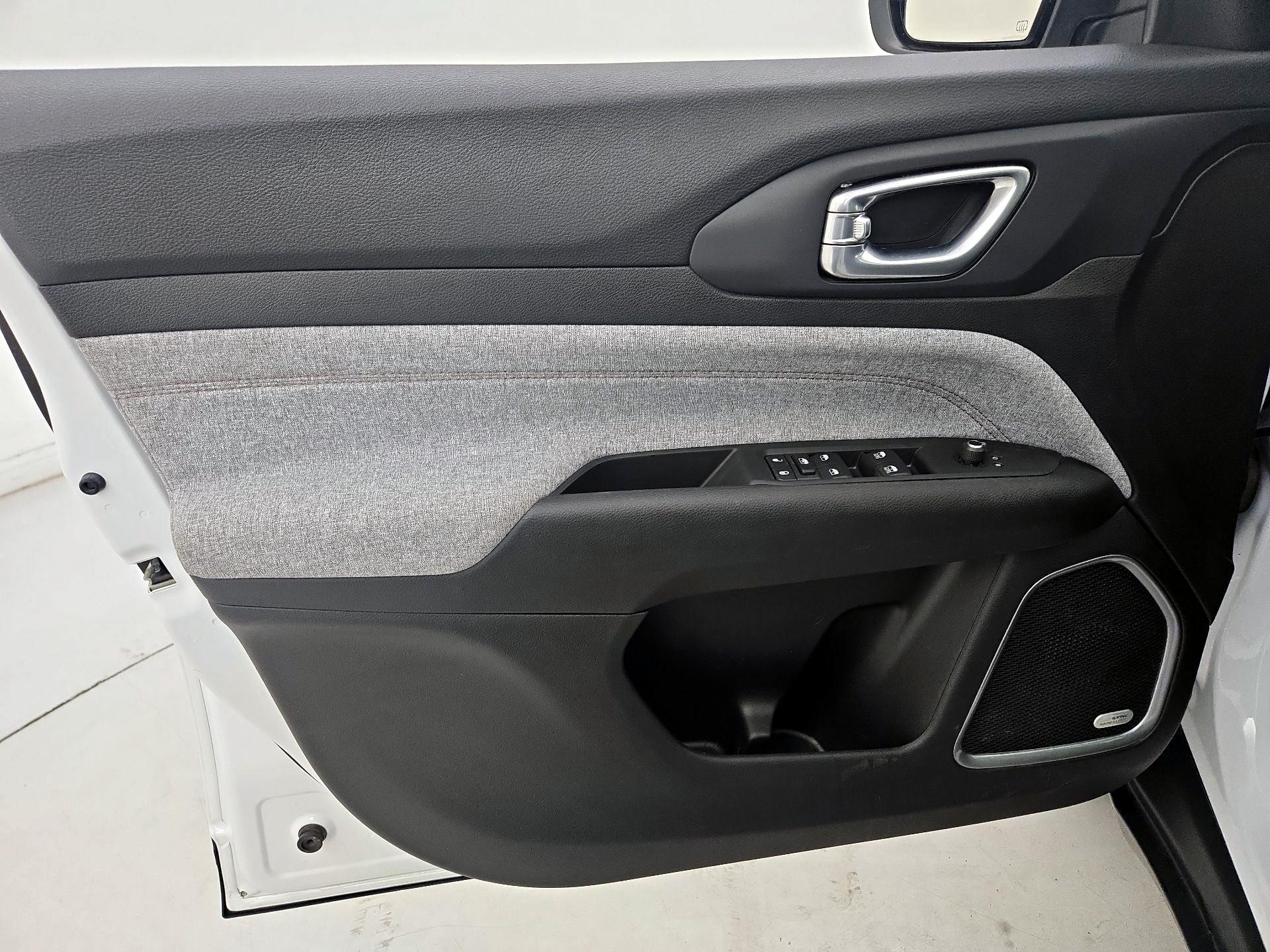 Thumbnail: 2022 Jeep Compass - 12