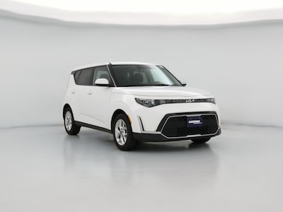 White 2023 Kia Soul LX
