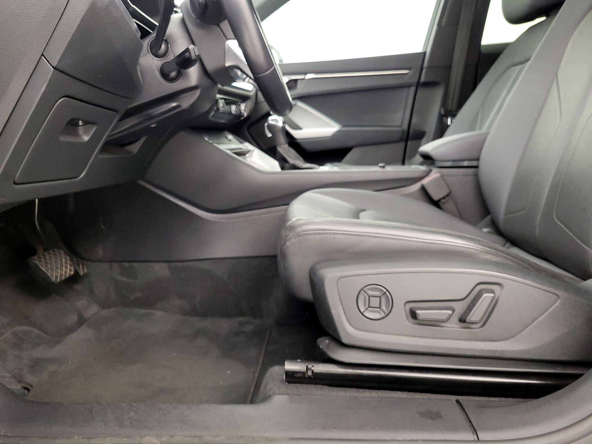 Thumbnail: 2024 Audi Q3 - 11