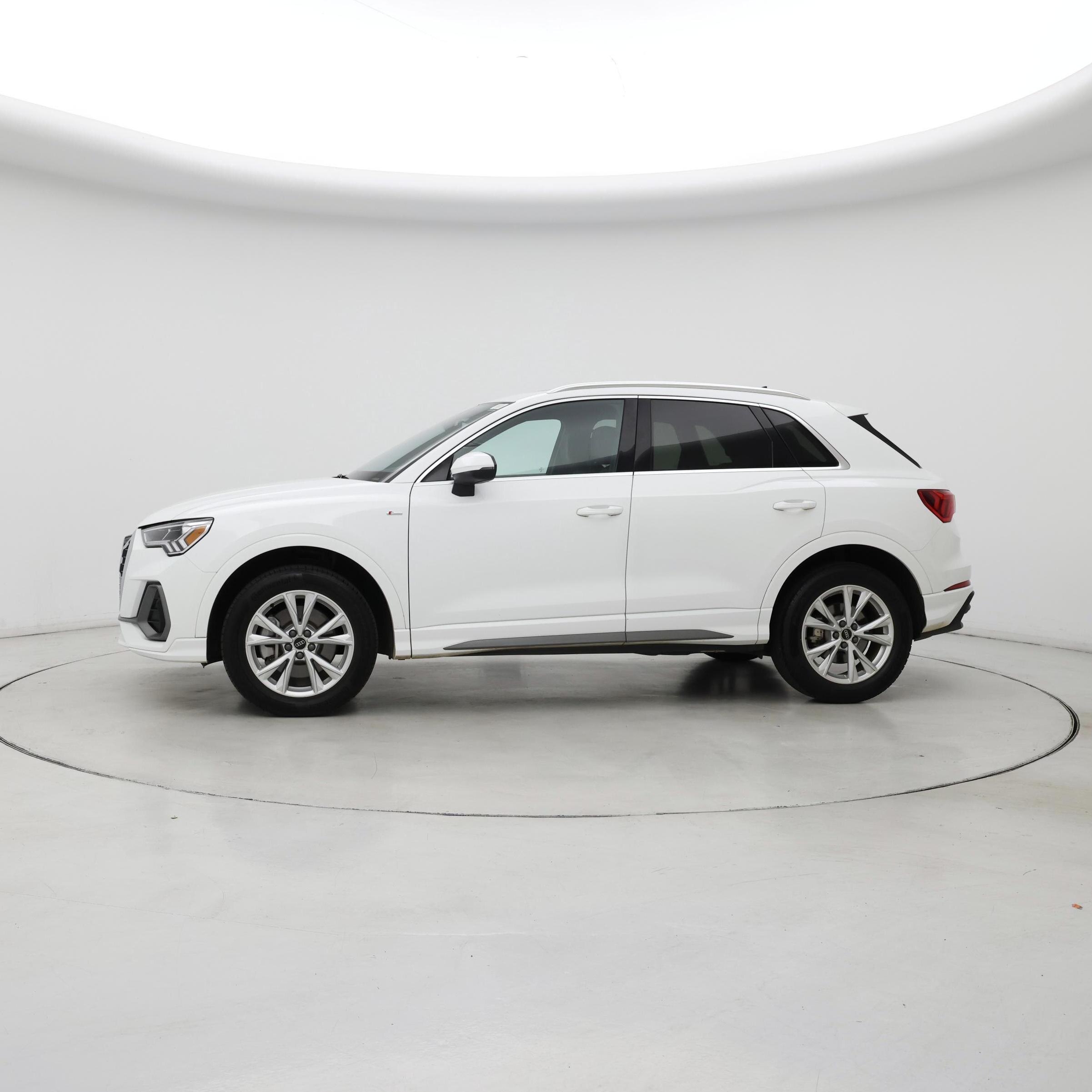 Thumbnail: 2024 Audi Q3 - 3