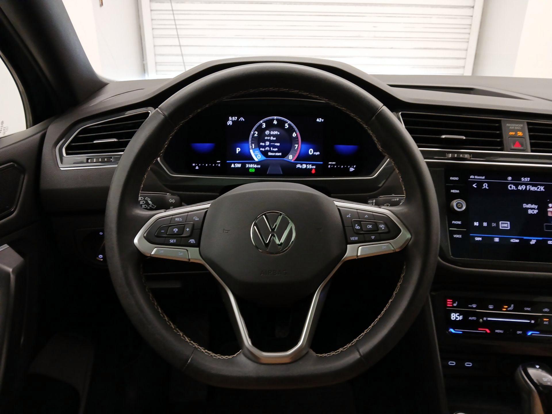 Thumbnail: 2022 Volkswagen Tiguan - 10