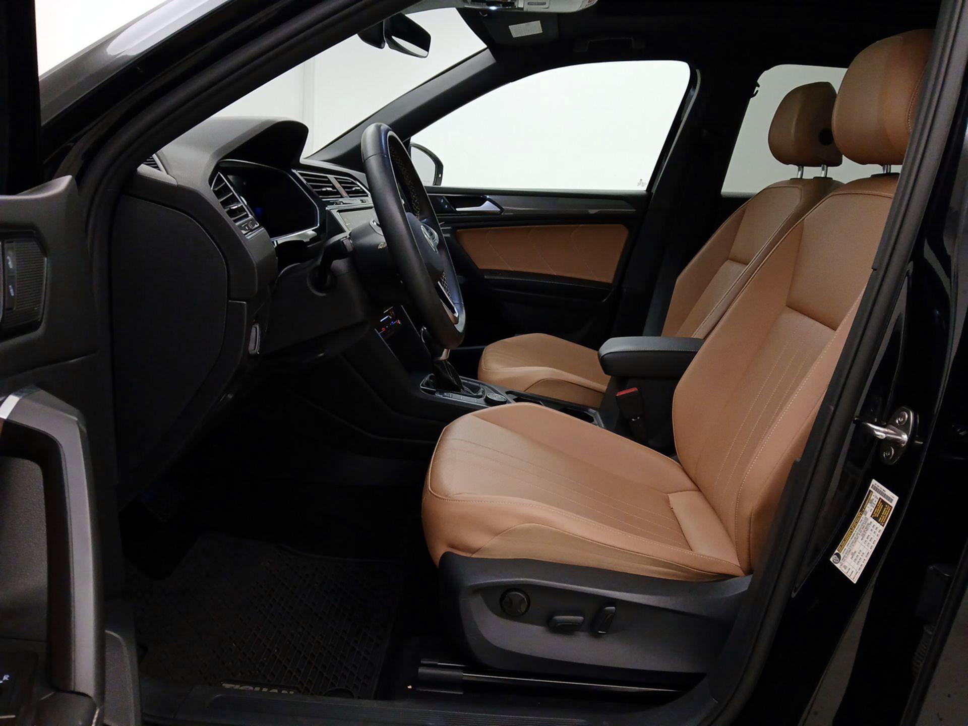 Thumbnail: 2022 Volkswagen Tiguan - 11