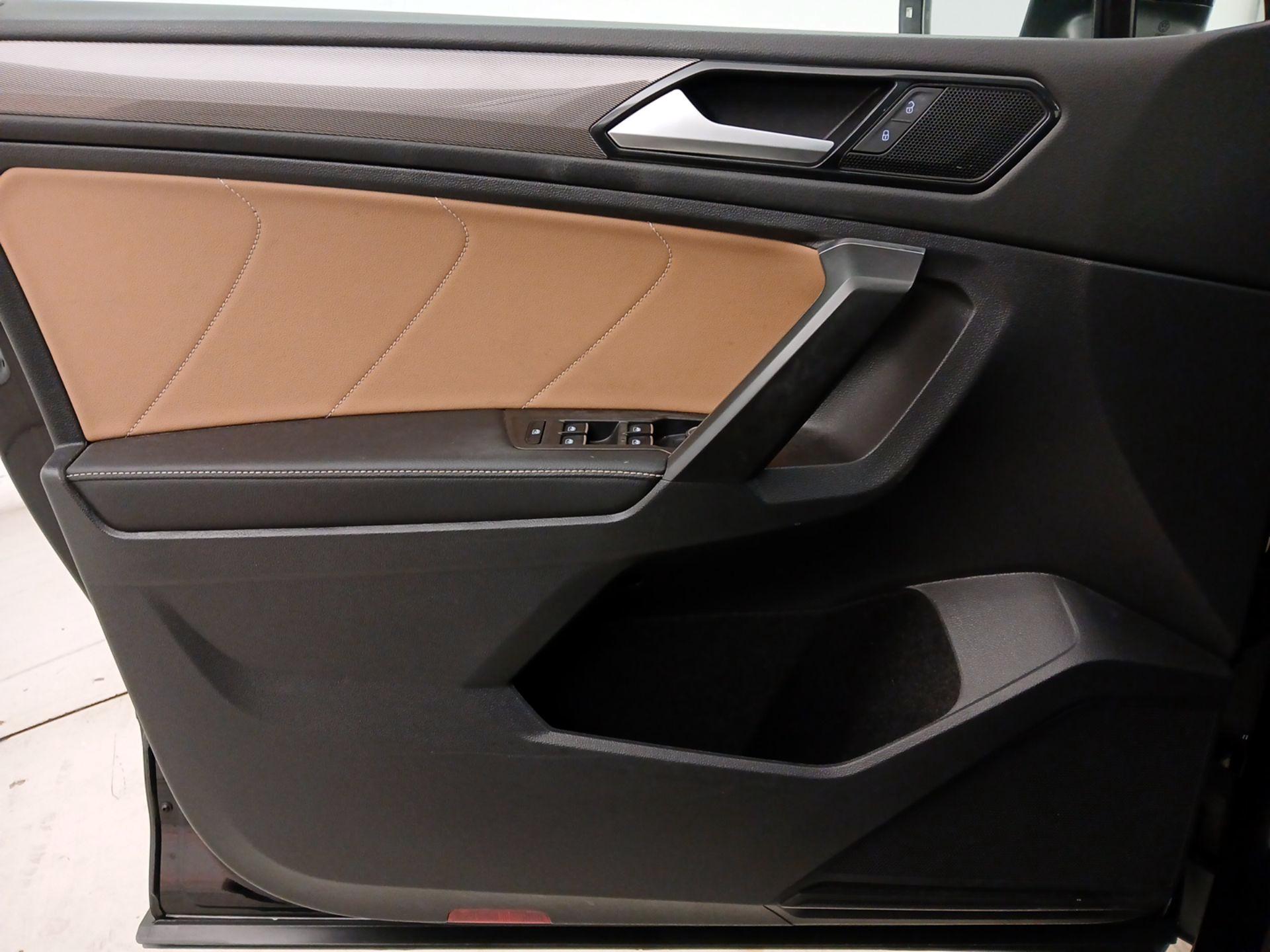 Thumbnail: 2022 Volkswagen Tiguan - 12