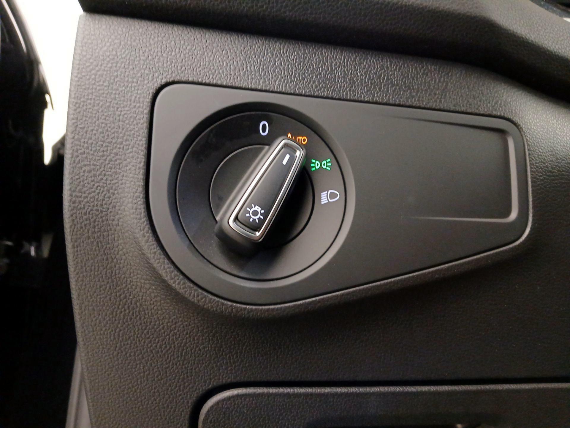 Thumbnail: 2022 Volkswagen Tiguan - 13