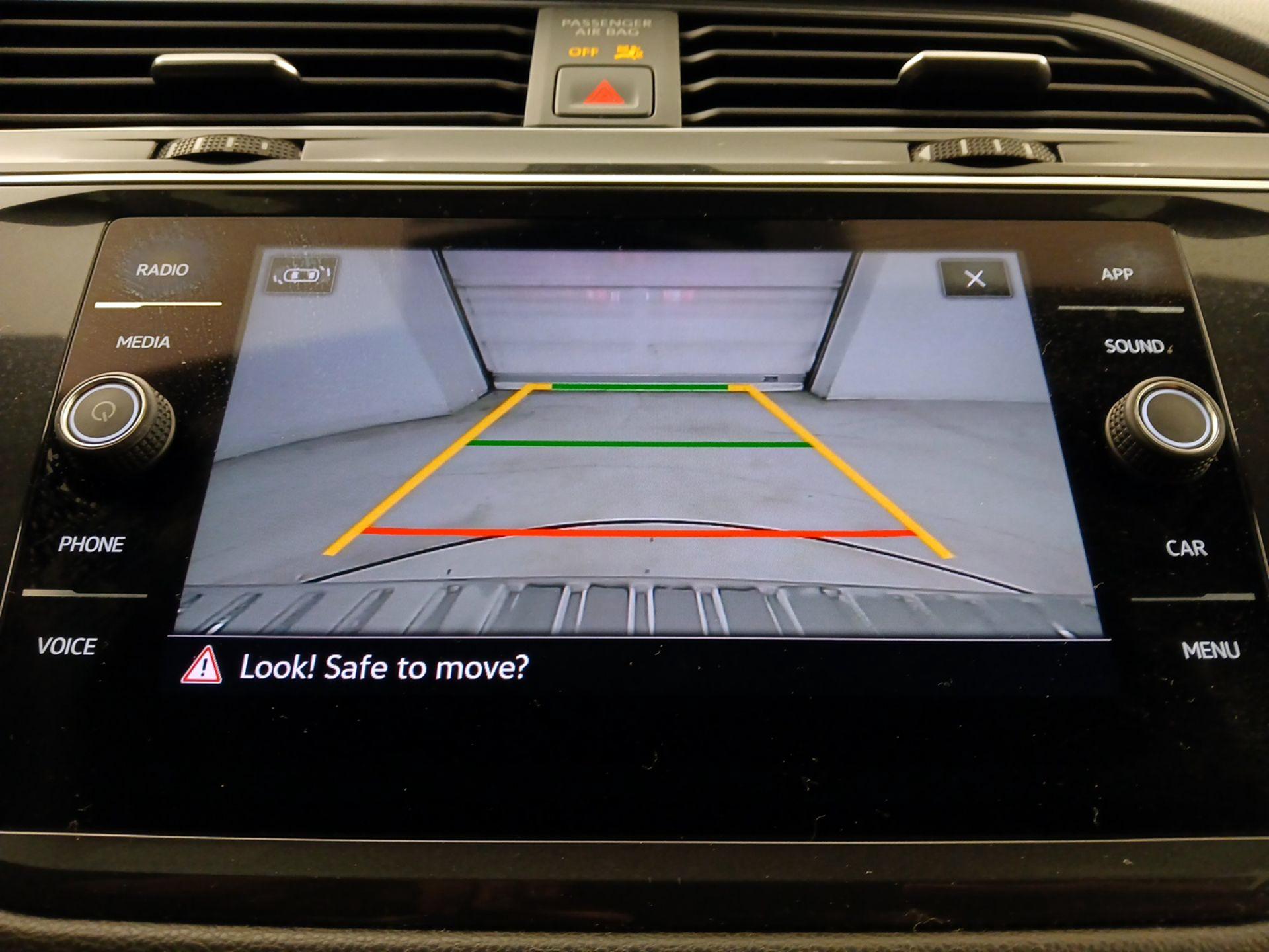 Thumbnail: 2022 Volkswagen Tiguan - 14