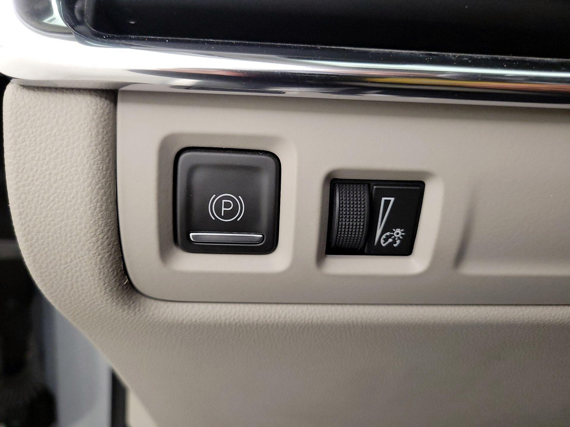 Thumbnail: 2023 Cadillac XT4 - 13