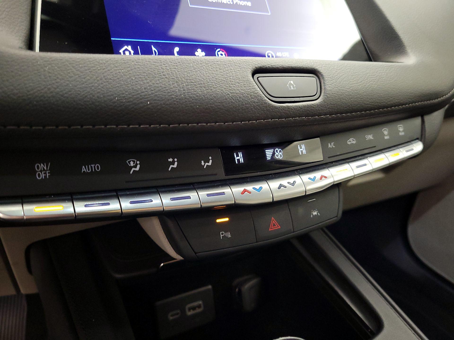 Thumbnail: 2023 Cadillac XT4 - 16