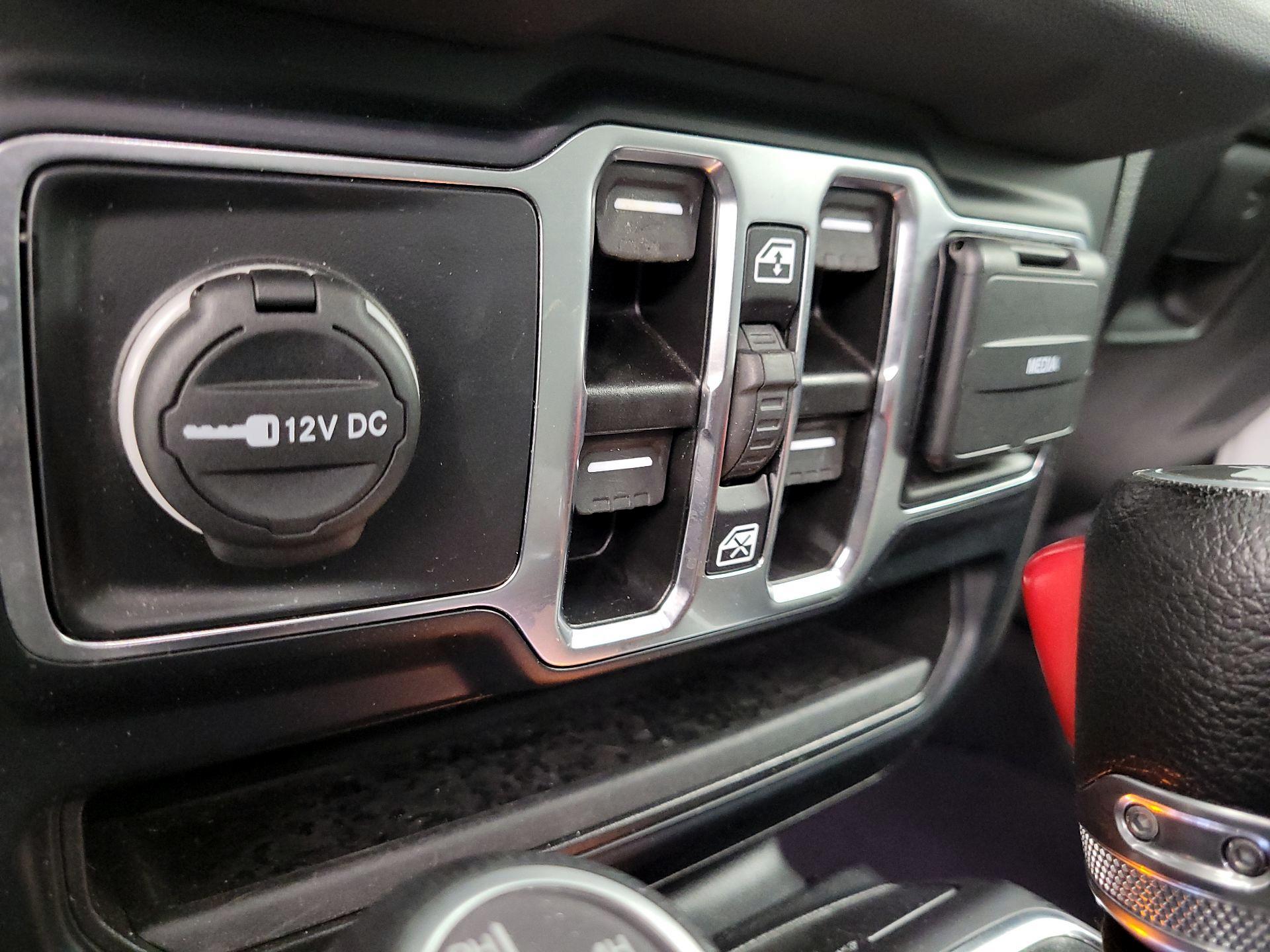 Thumbnail: 2024 Jeep Wrangler - 18