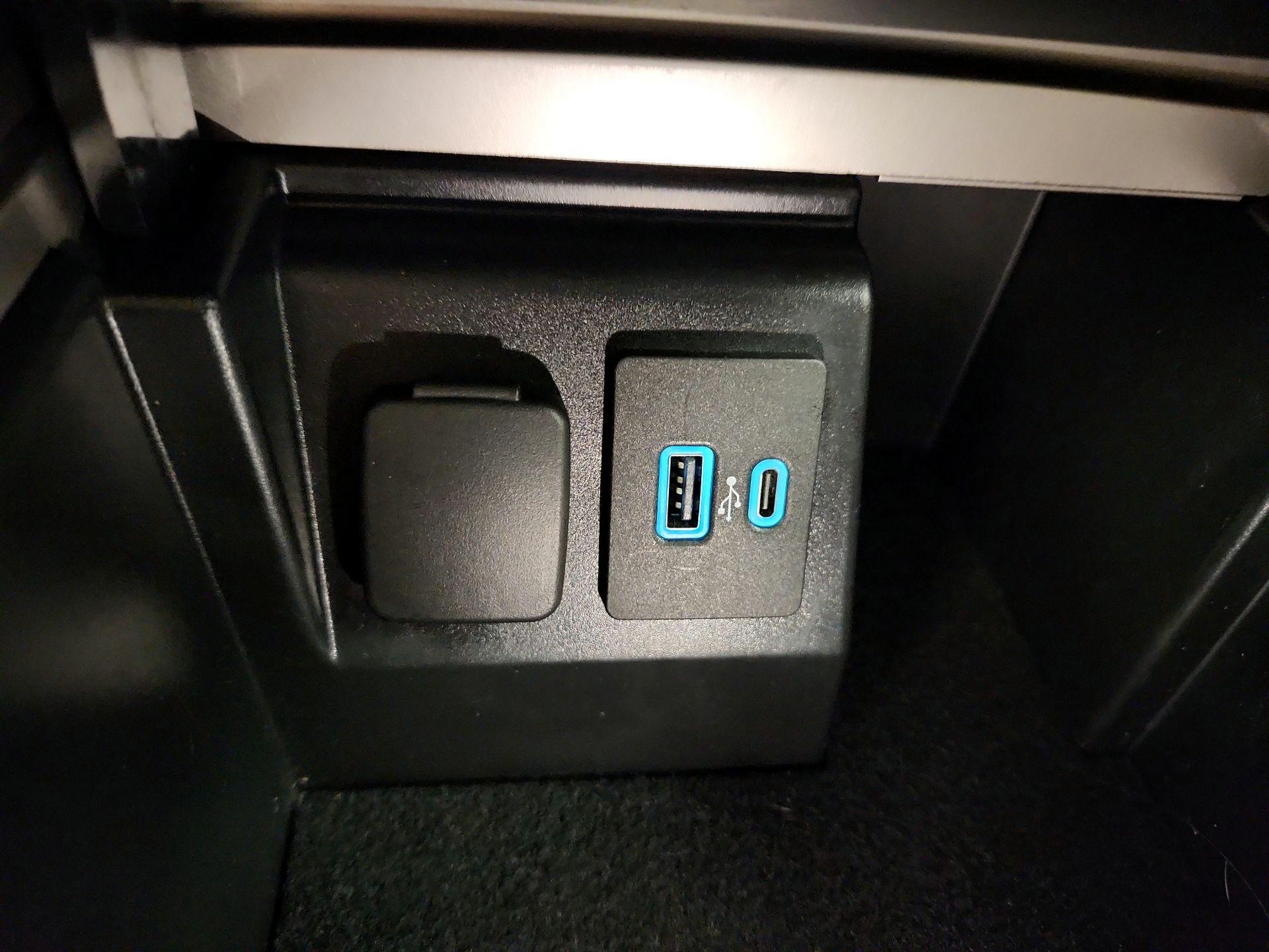 Thumbnail: 2021 Ford Explorer - 18